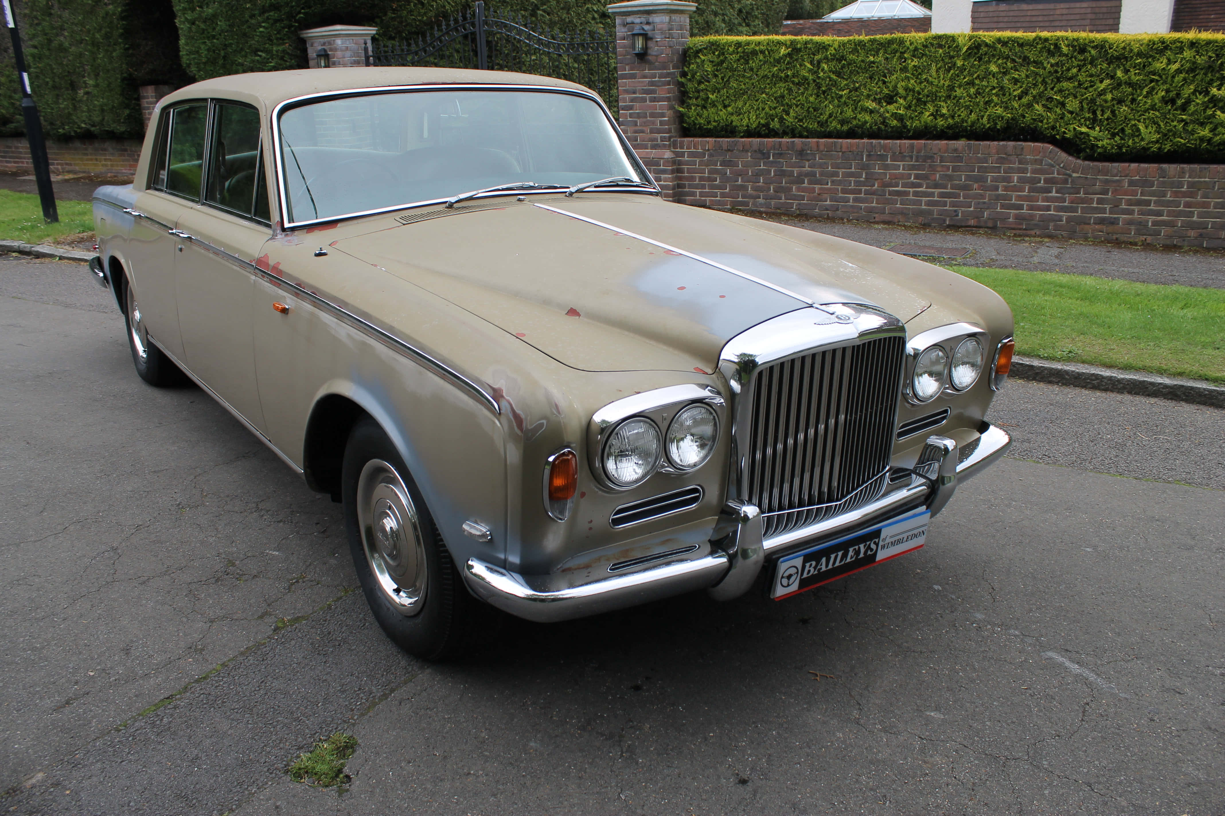Bentley T1, beige, chrome accents, 4K Desktop Wallpaper