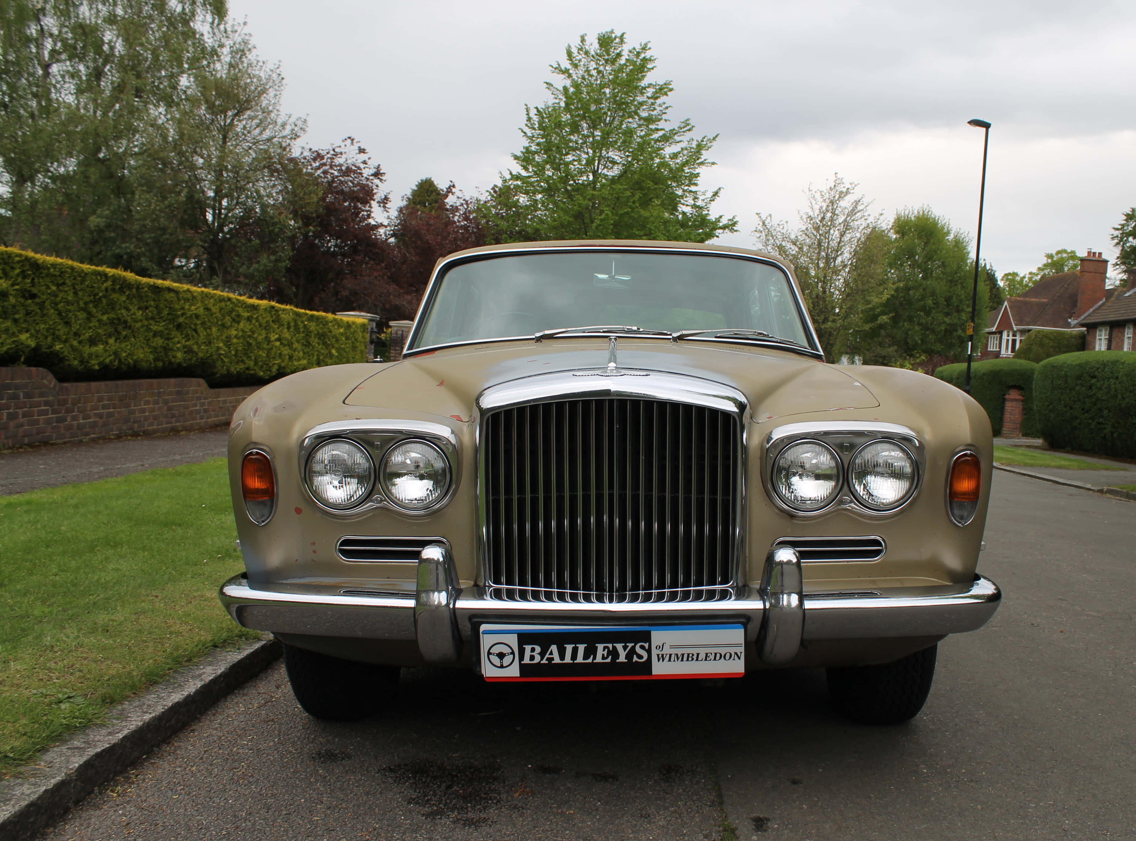 Bentley T1, tan, chrome grille, 2K Desktop Wallpaper