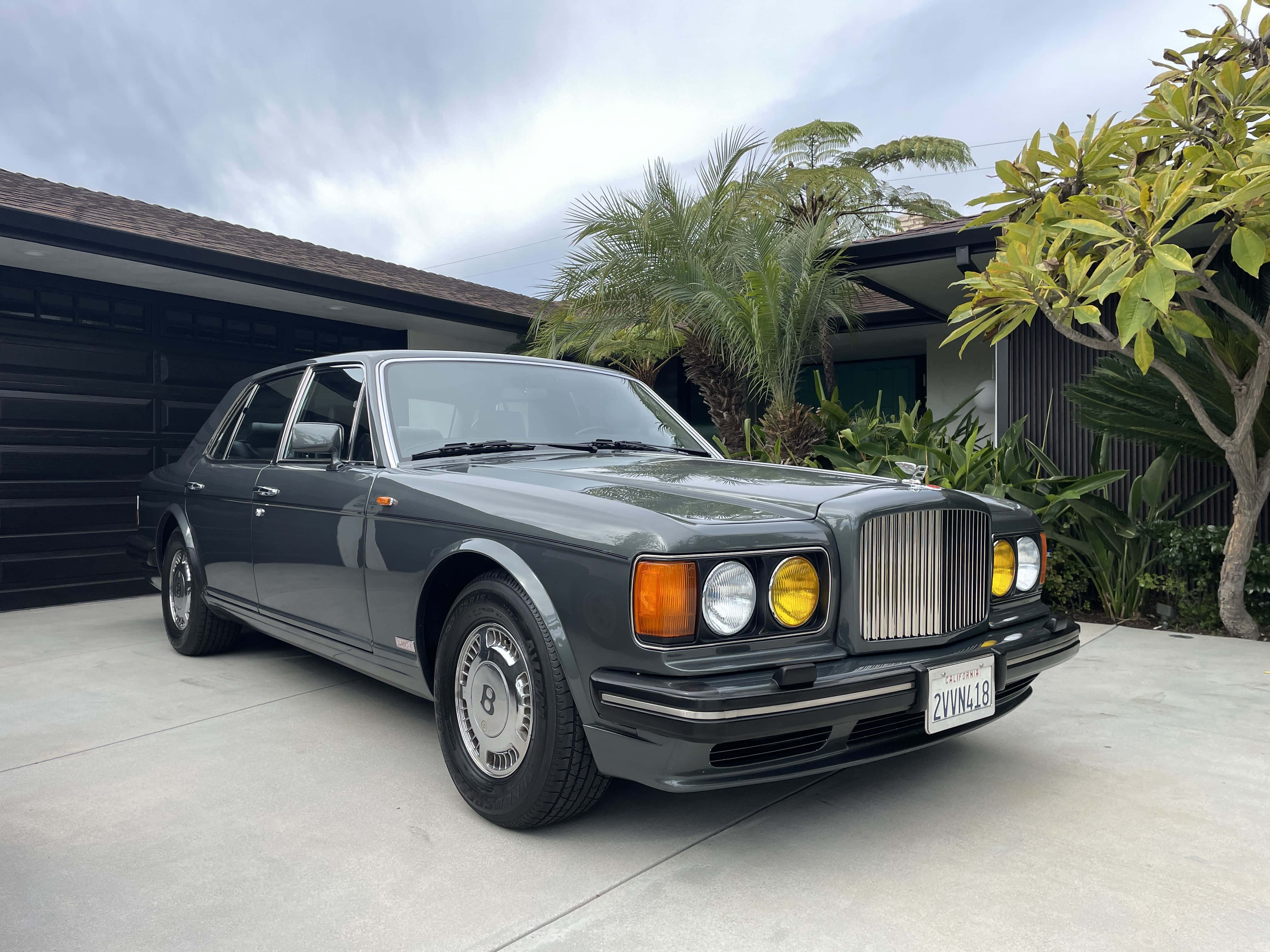 Bentley Turbo R, dark gray, concrete driveway, 4K Desktop Wallpaper
