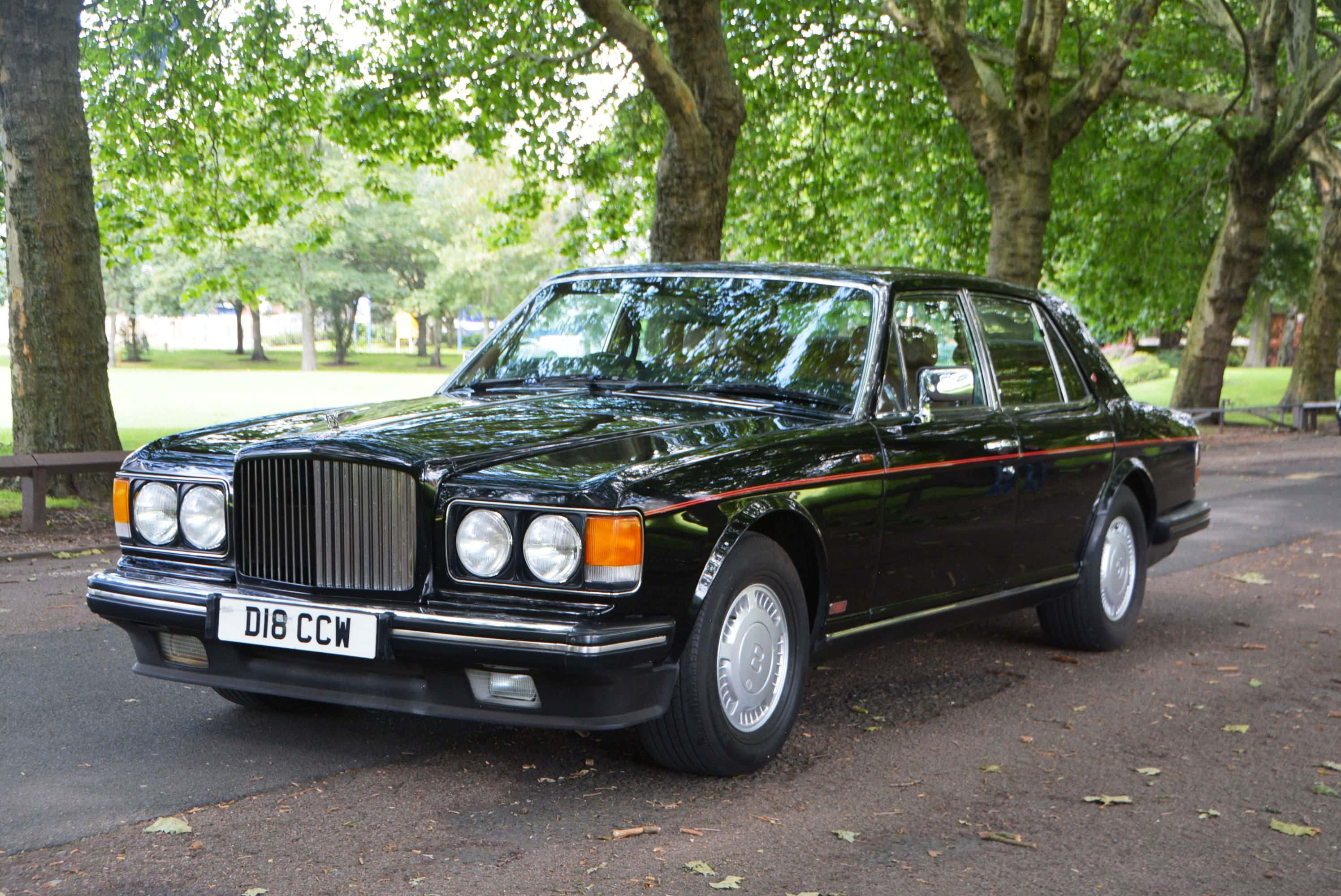 Bentley Turbo R, glossy black, sedan, 2K Desktop Wallpaper