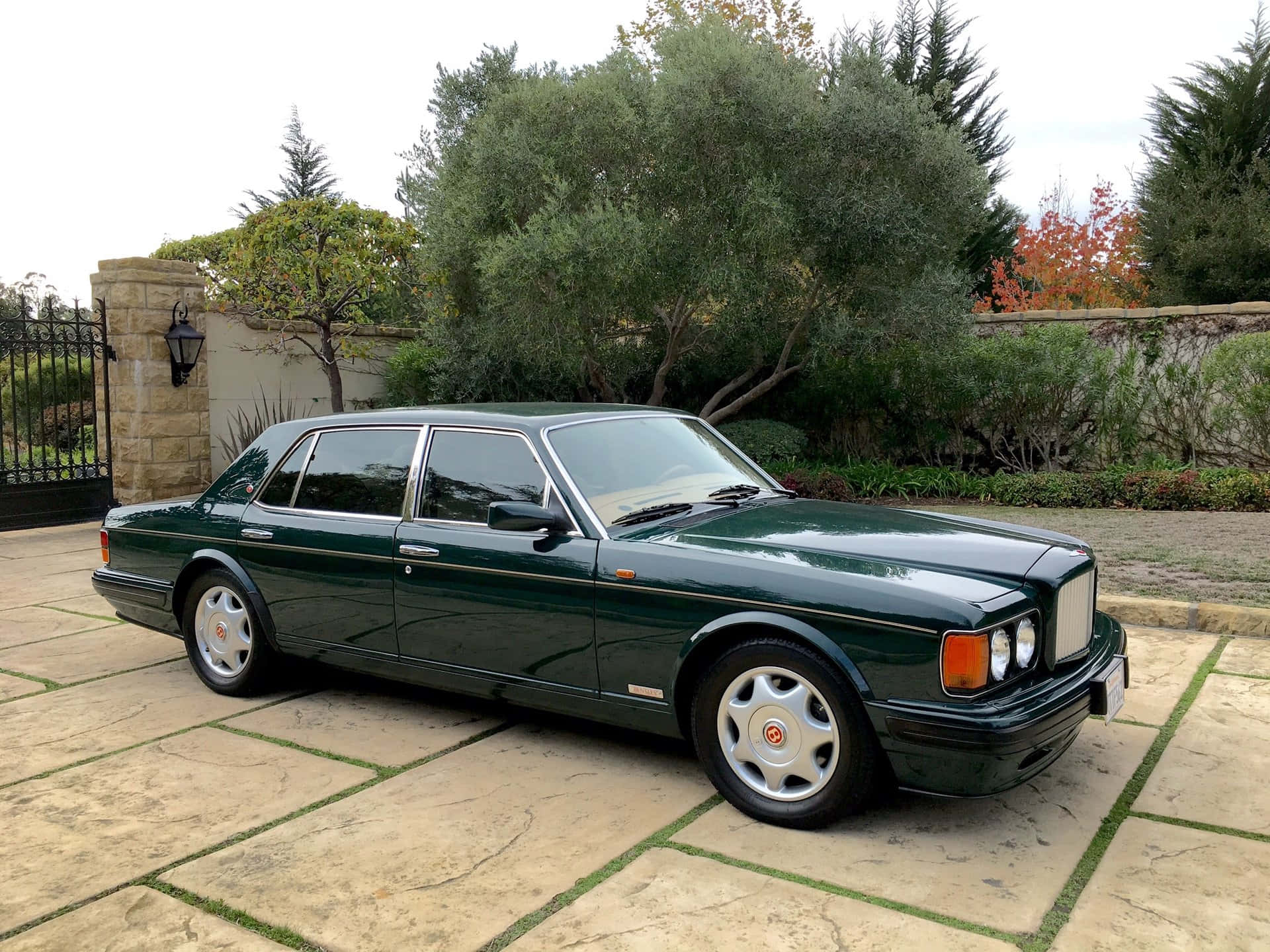 Bentley Turbo R, dark green, stone patio, Full HD Desktop Wallpaper