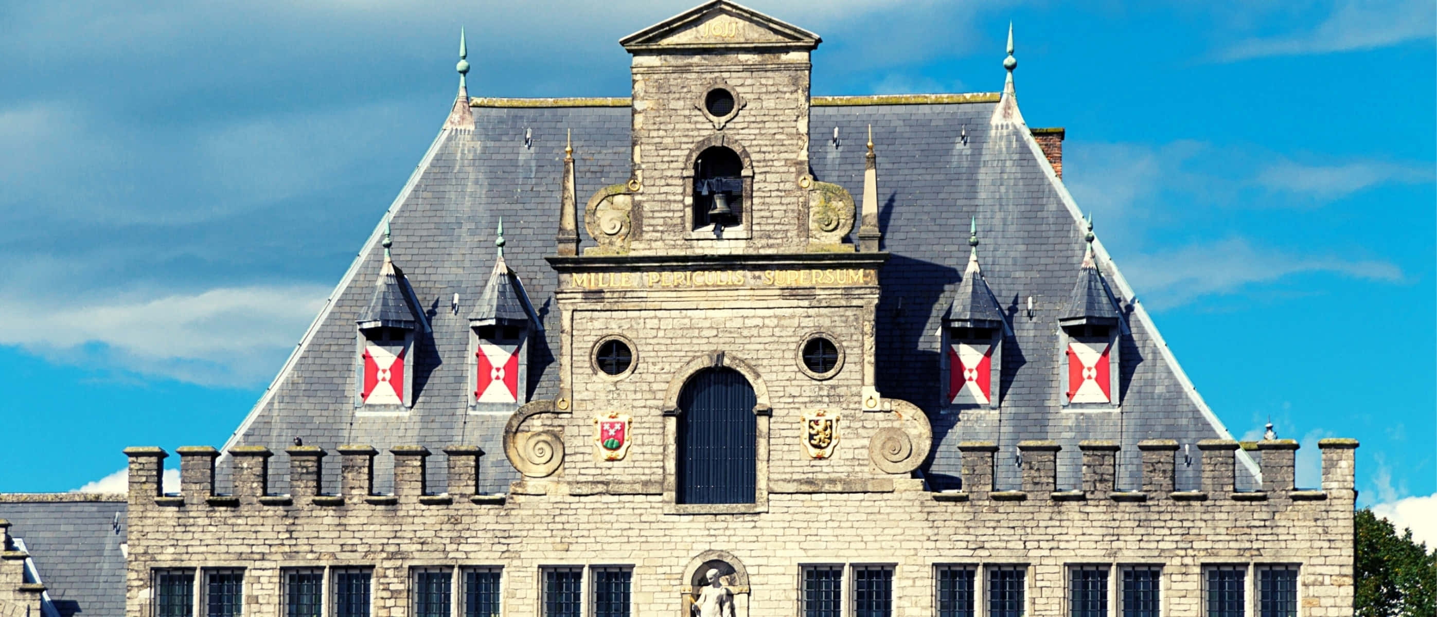 Bergen Op Zoom, historical building, ornate gables, 2K Desktop Wallpaper