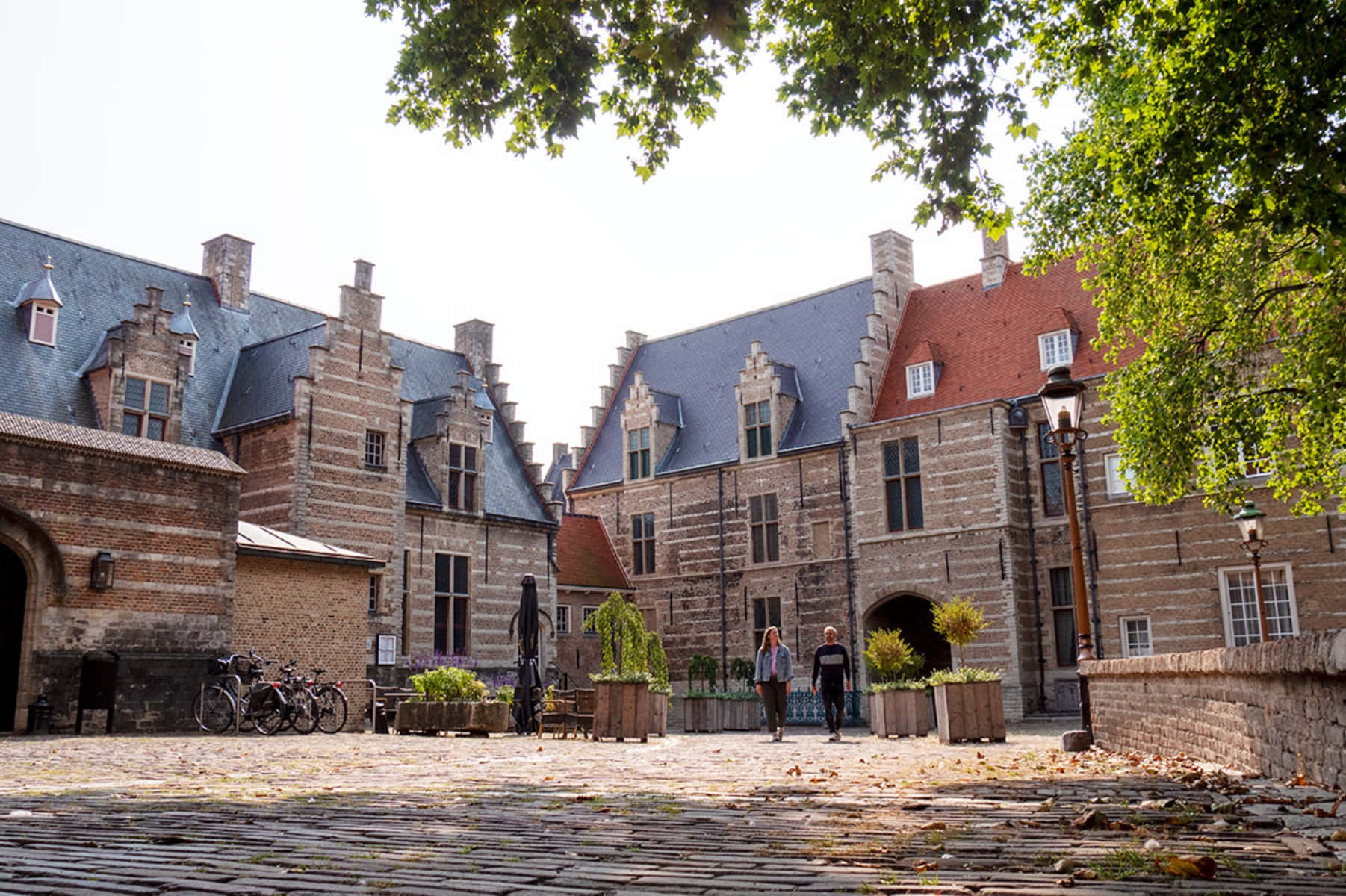 historic courtyard, Bergen Op Zoom, cobblestone courtyard, HD Desktop Wallpaper