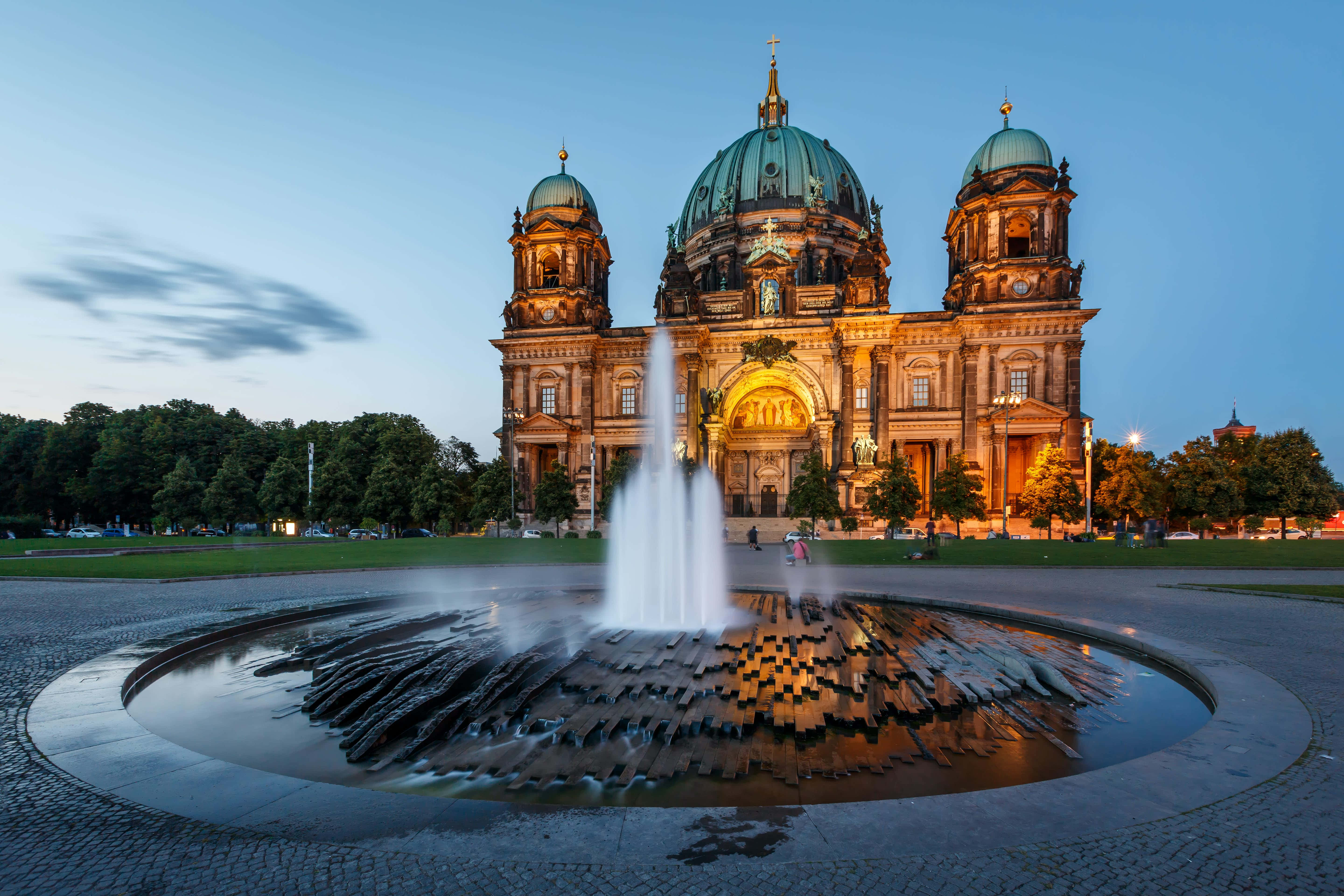 Berlin Cathedral, green domes, circular fountain, 5K Desktop Wallpaper