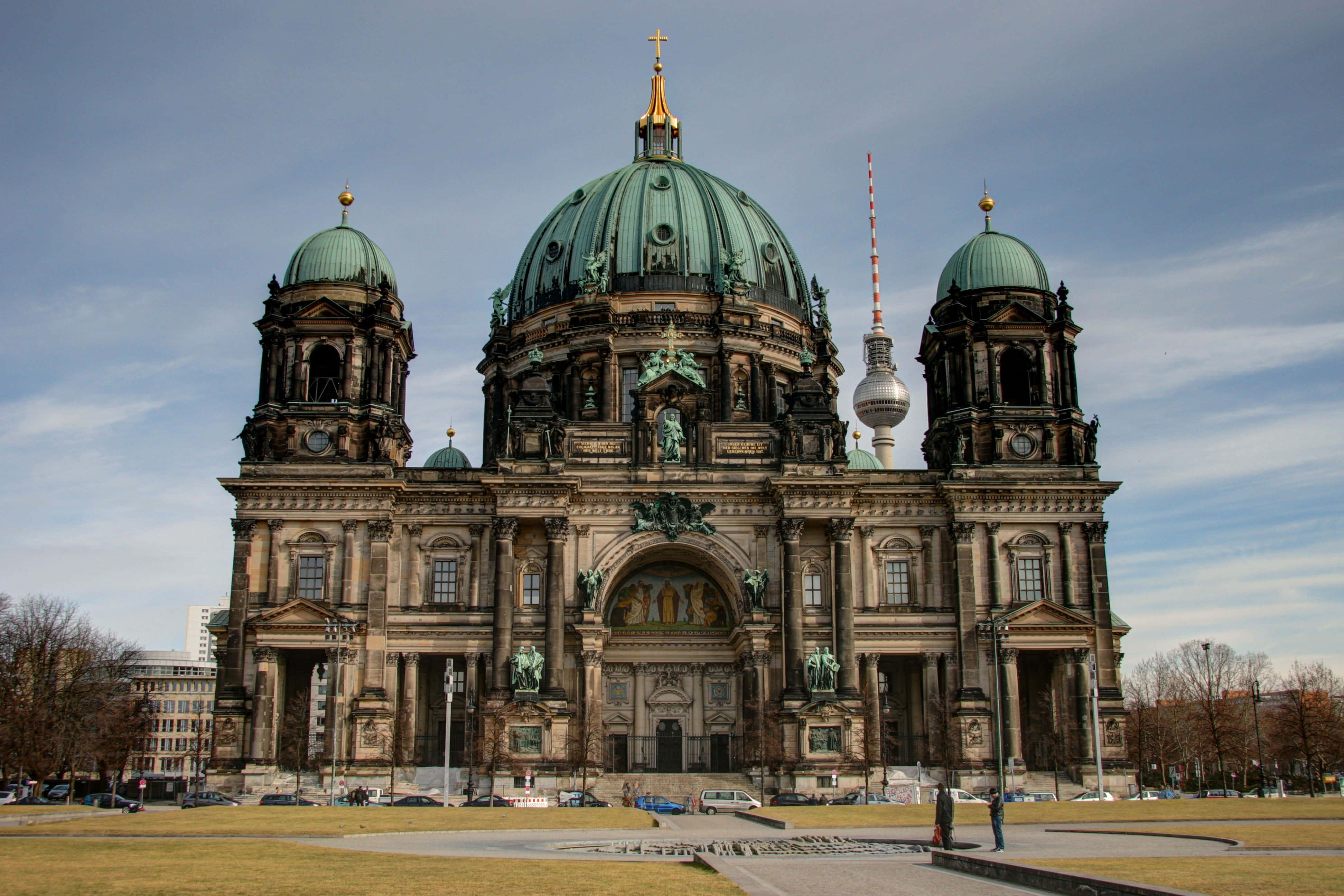 Berlin Cathedral, green domes, clear blue sky, 4K Desktop Wallpaper