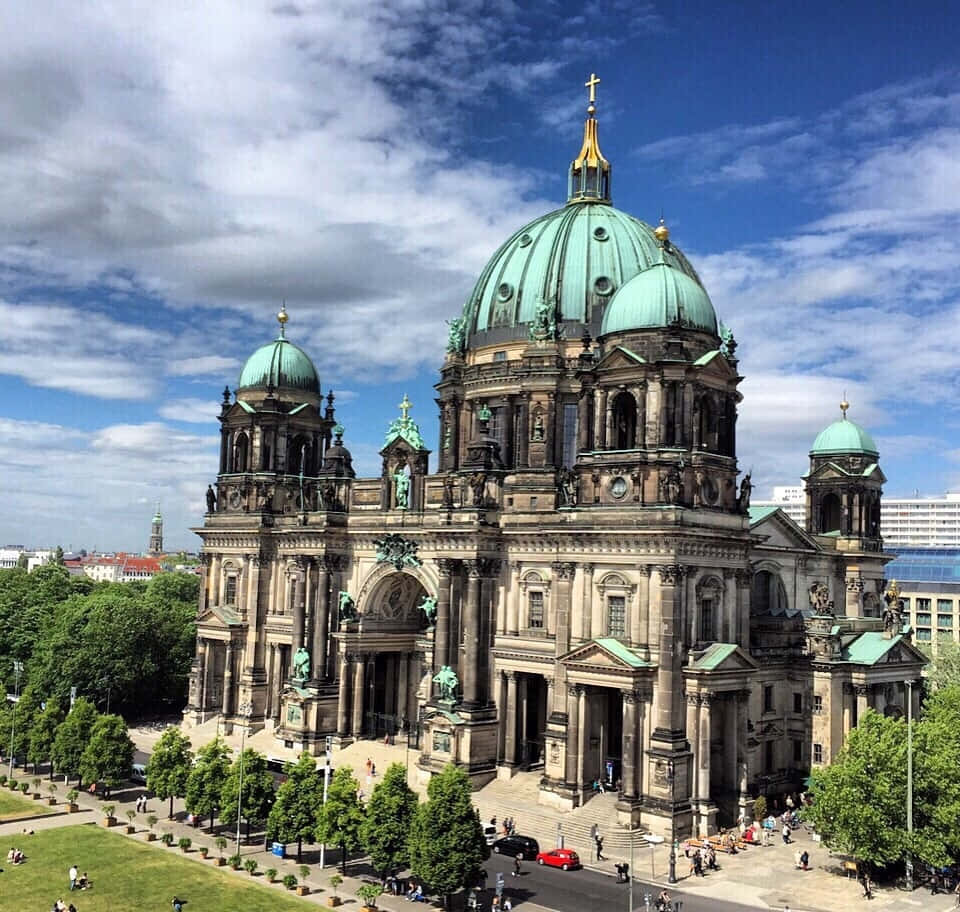 Berlin Cathedral, green copper domes, stone columns, SD Desktop Wallpaper