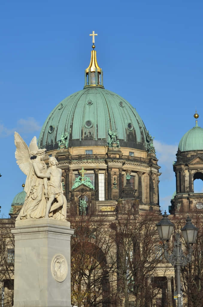 Berlin Cathedral, green copper dome, golden cross, SD Phone Wallpaper