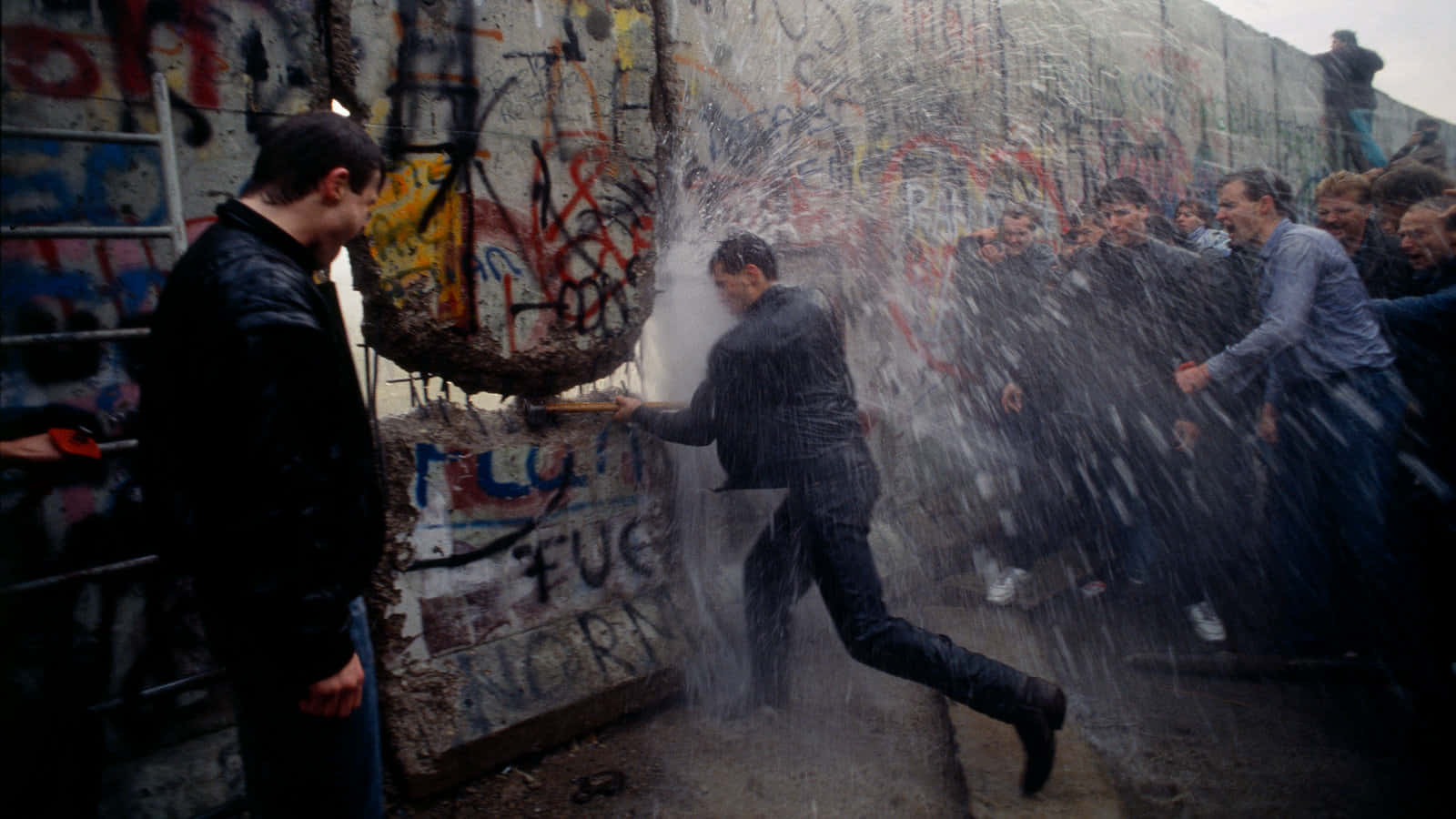 Berlin Wall, water spray, graffiti-covered, HD Desktop Wallpaper