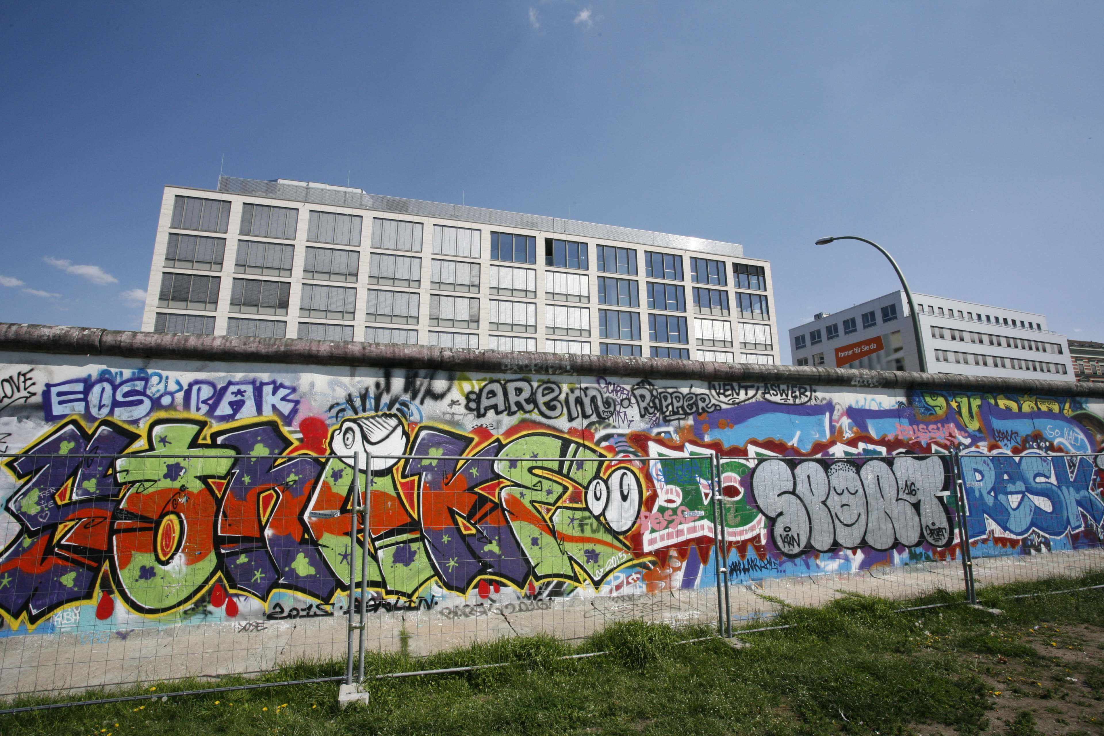 Berlin Wall, graffiti, colorful tags, 4K Desktop Wallpaper