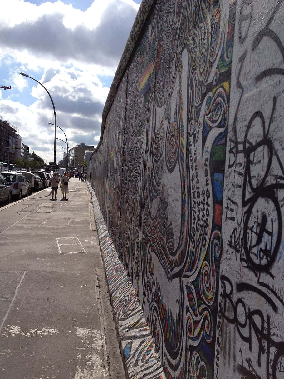 Berlin Wall, graffiti-covered, cloudy sky, SD Phone Wallpaper