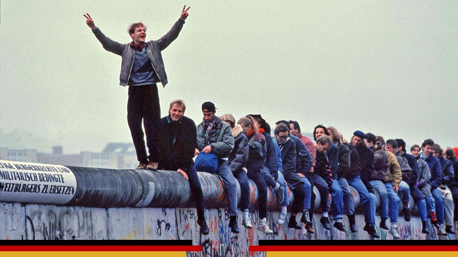 Berlin Wall, gray sky, people celebrate, HD Desktop Wallpaper