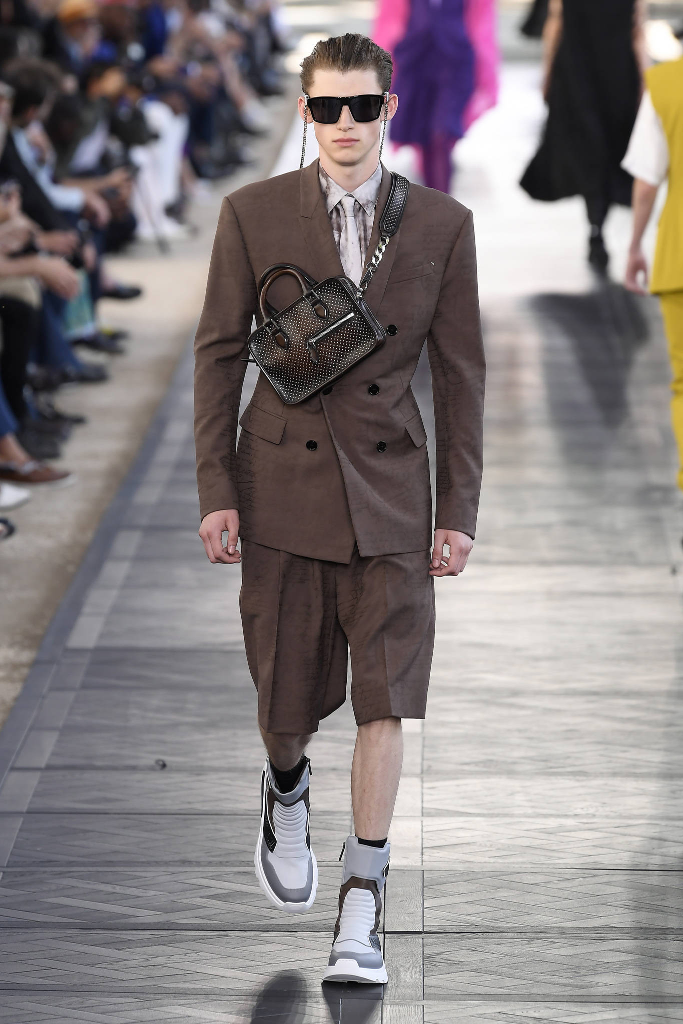 Berluti, brown suit shorts ensemble, mesh bag, Full HD Phone Wallpaper