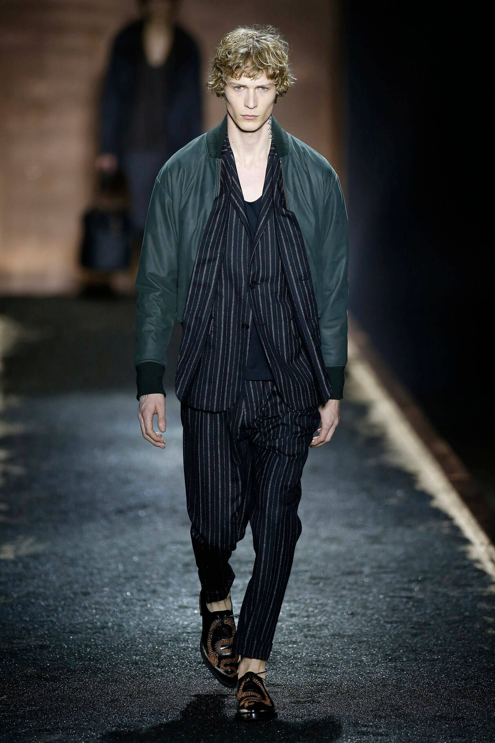 Berluti, Fall 2016, dark pinstripe suit, 2K Phone Wallpaper