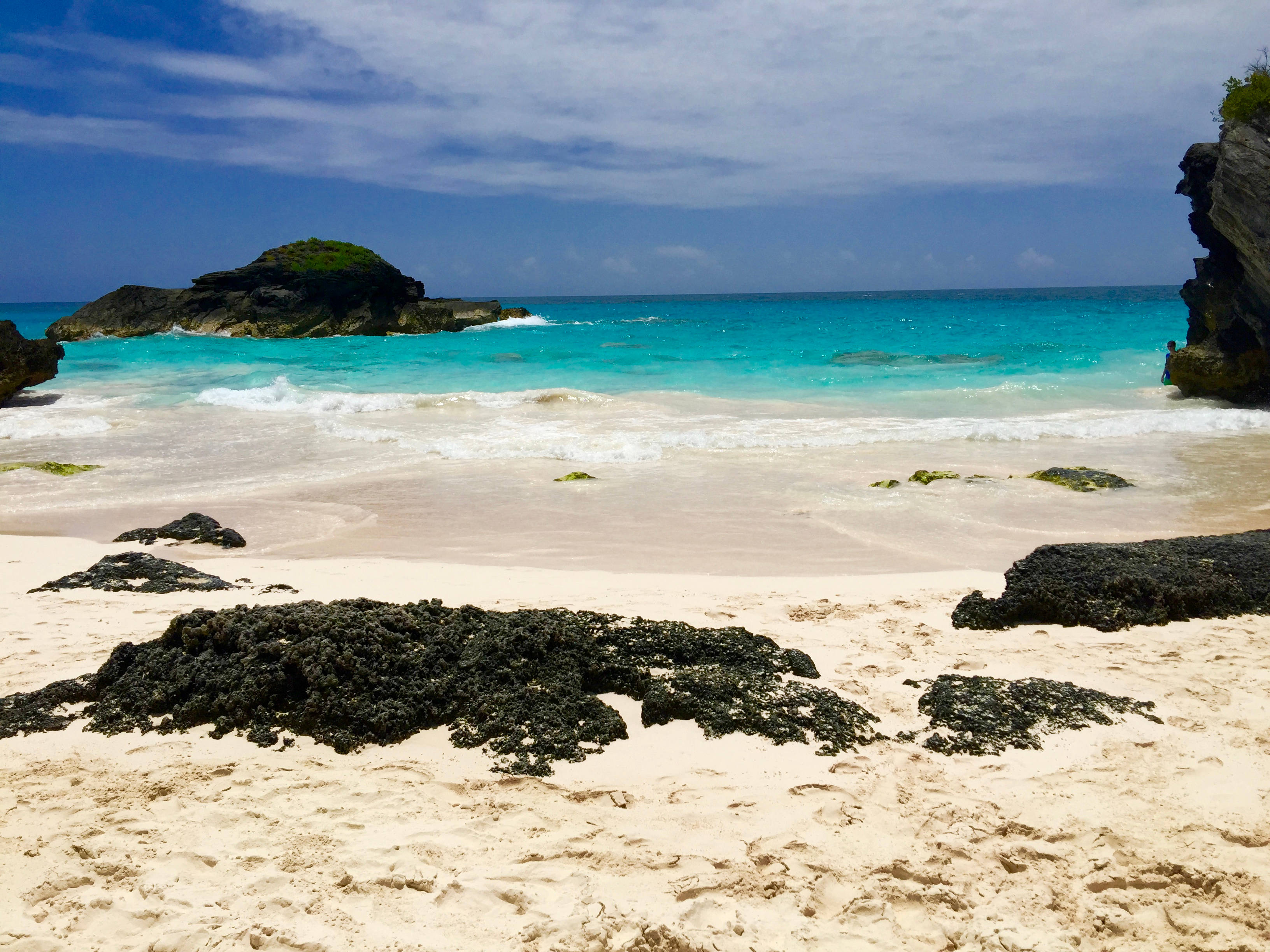 Bermuda, black rock formation, turquoise waters, 2K Desktop Wallpaper