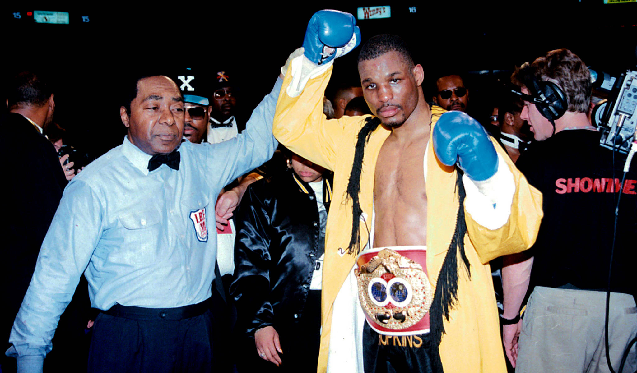 Bernard Hopkins, yellow robe, gloved fist, Full HD Desktop Wallpaper