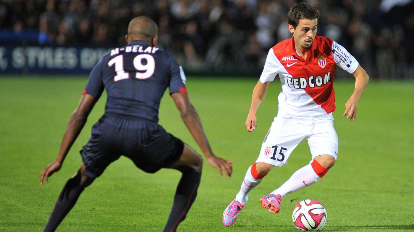 Bernardo Silva, red and white jersey, pink and white ball, HD Desktop Wallpaper