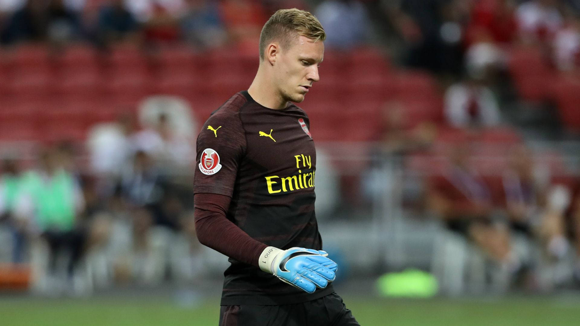 Bernd Leno, maroon kit, green pitch, Full HD Desktop Wallpaper