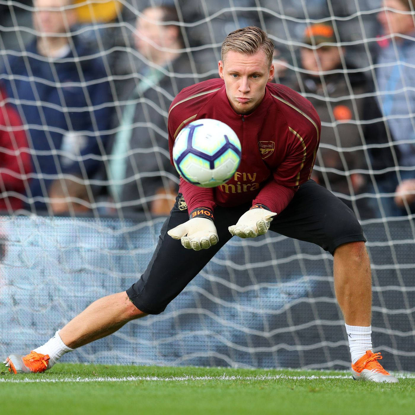 Bernd Leno, maroon kit, colorful ball, HD Desktop Wallpaper