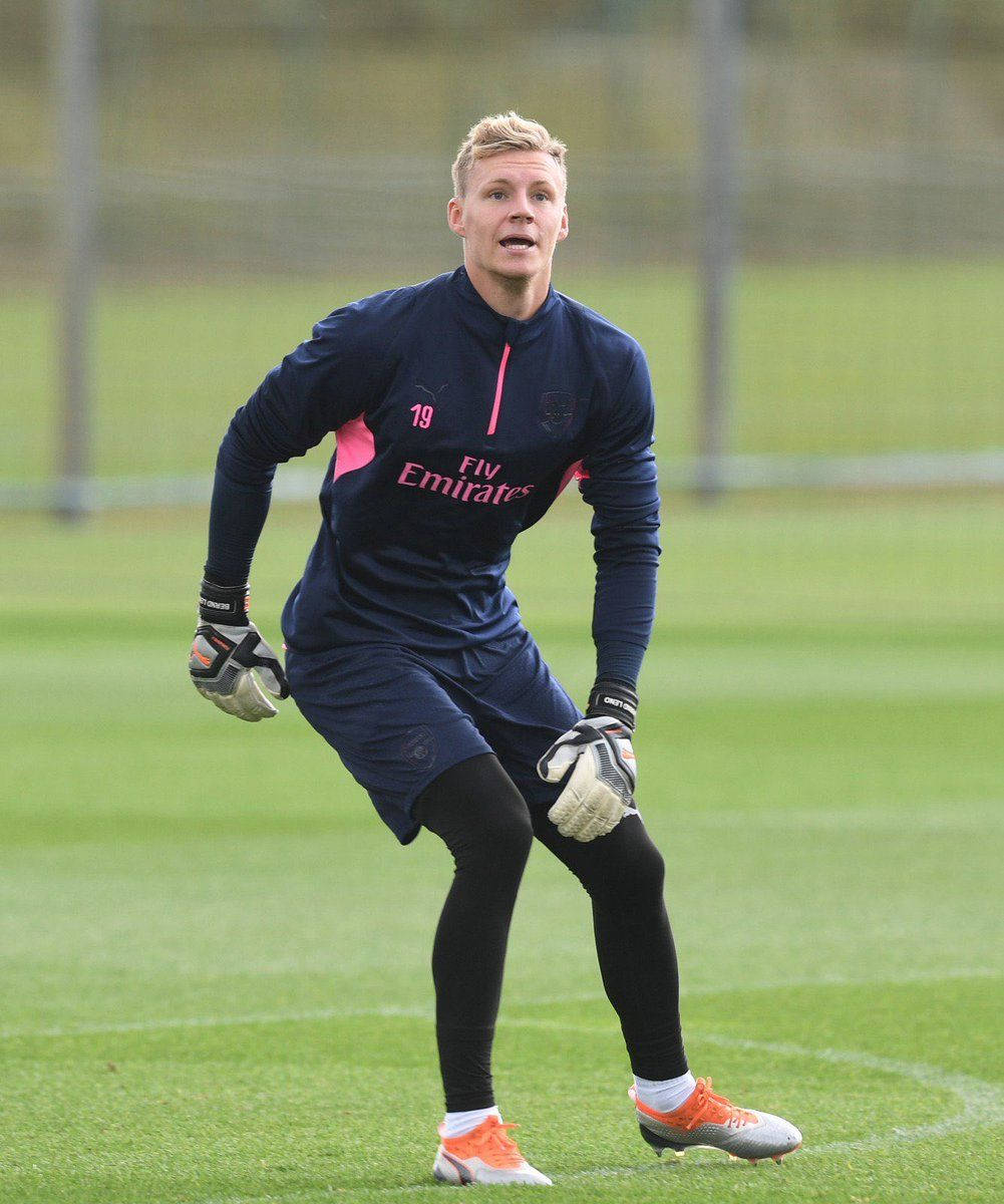 Bernd Leno, navy training gear, orange cleats, SD Phone Wallpaper