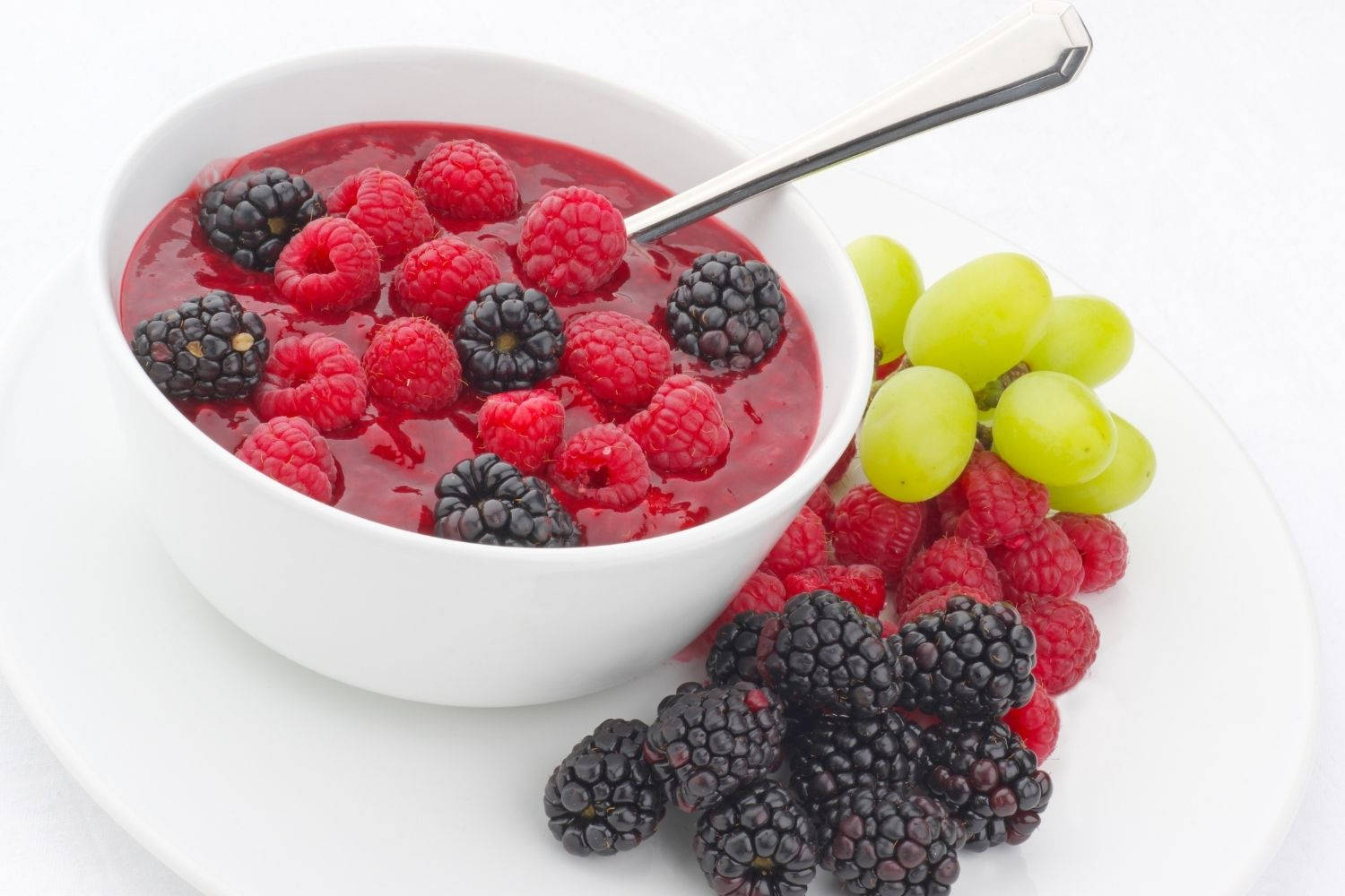 boysenberry, white bowl, vibrant red berry smoothie, HD Desktop Wallpaper