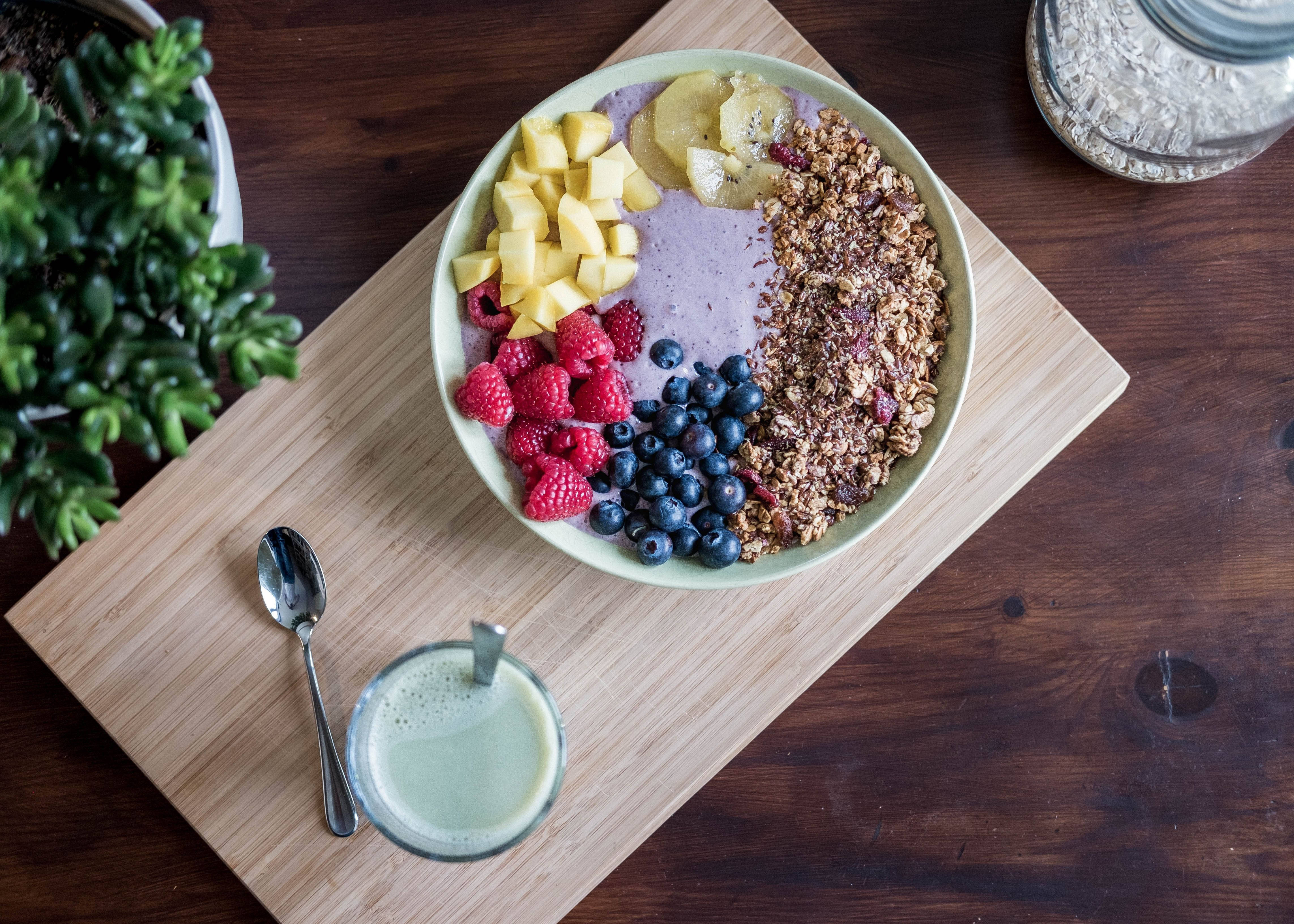 acai berry fruit bowl, mango banana granola, berries, 4K Desktop Wallpaper