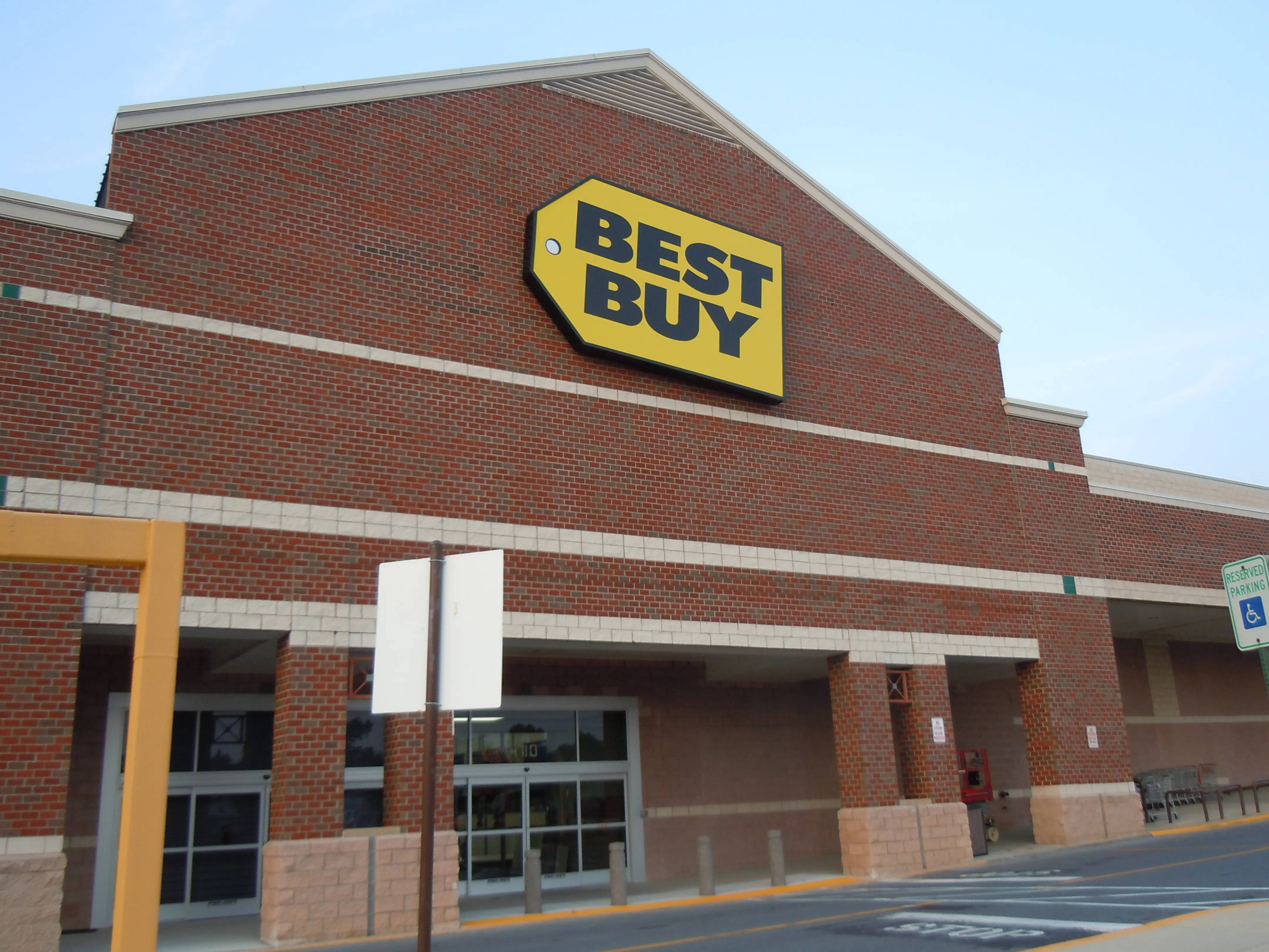 Best Buy, brick facade, bright yellow sign, 4K Desktop Wallpaper