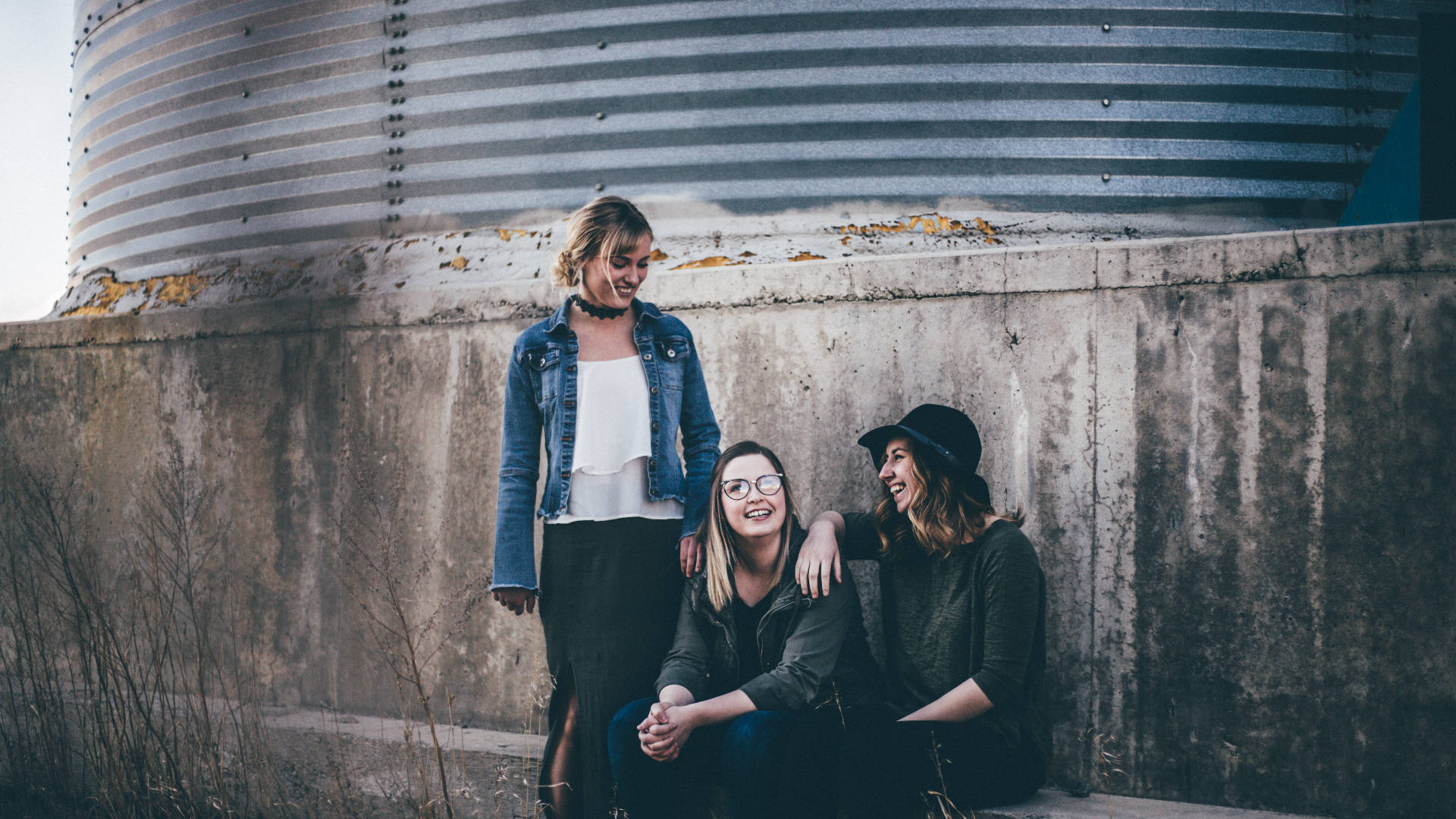 girl besties squad, weathered concrete wall, large metal silo, Full HD Desktop Wallpaper