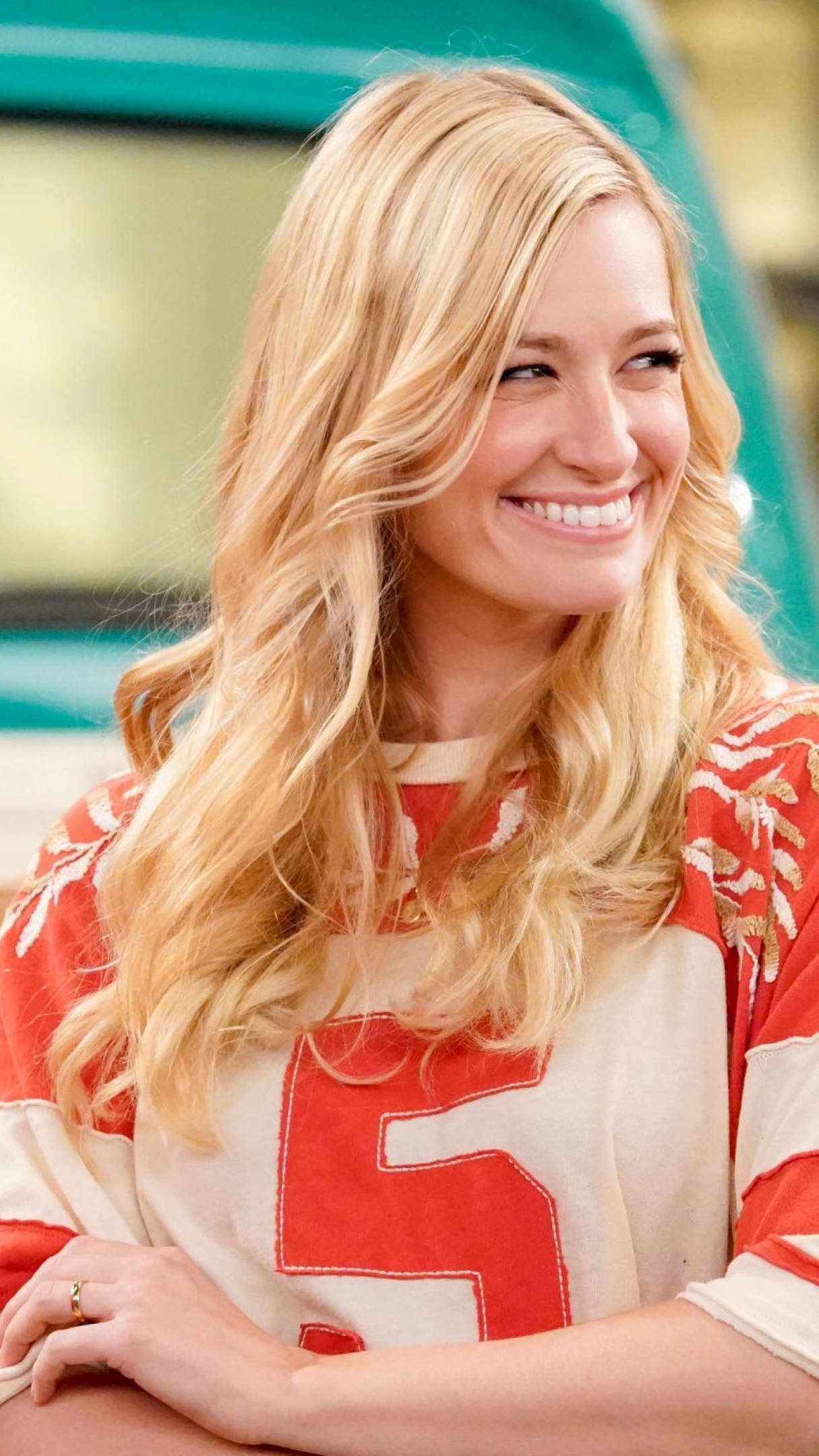 Beth Behrs, silly smile, blonde woman, Full HD Phone Wallpaper