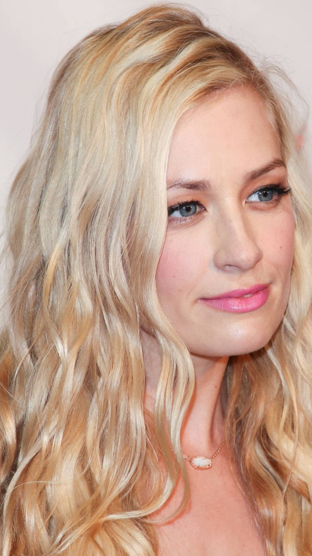 Beth Behrs, long wavy blonde hair, soft pink lipstick, Full HD Phone Wallpaper