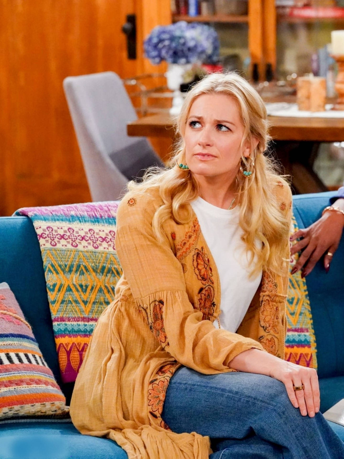 Beth Behrs, mustard cardigan, blue couch, Full HD Phone Wallpaper