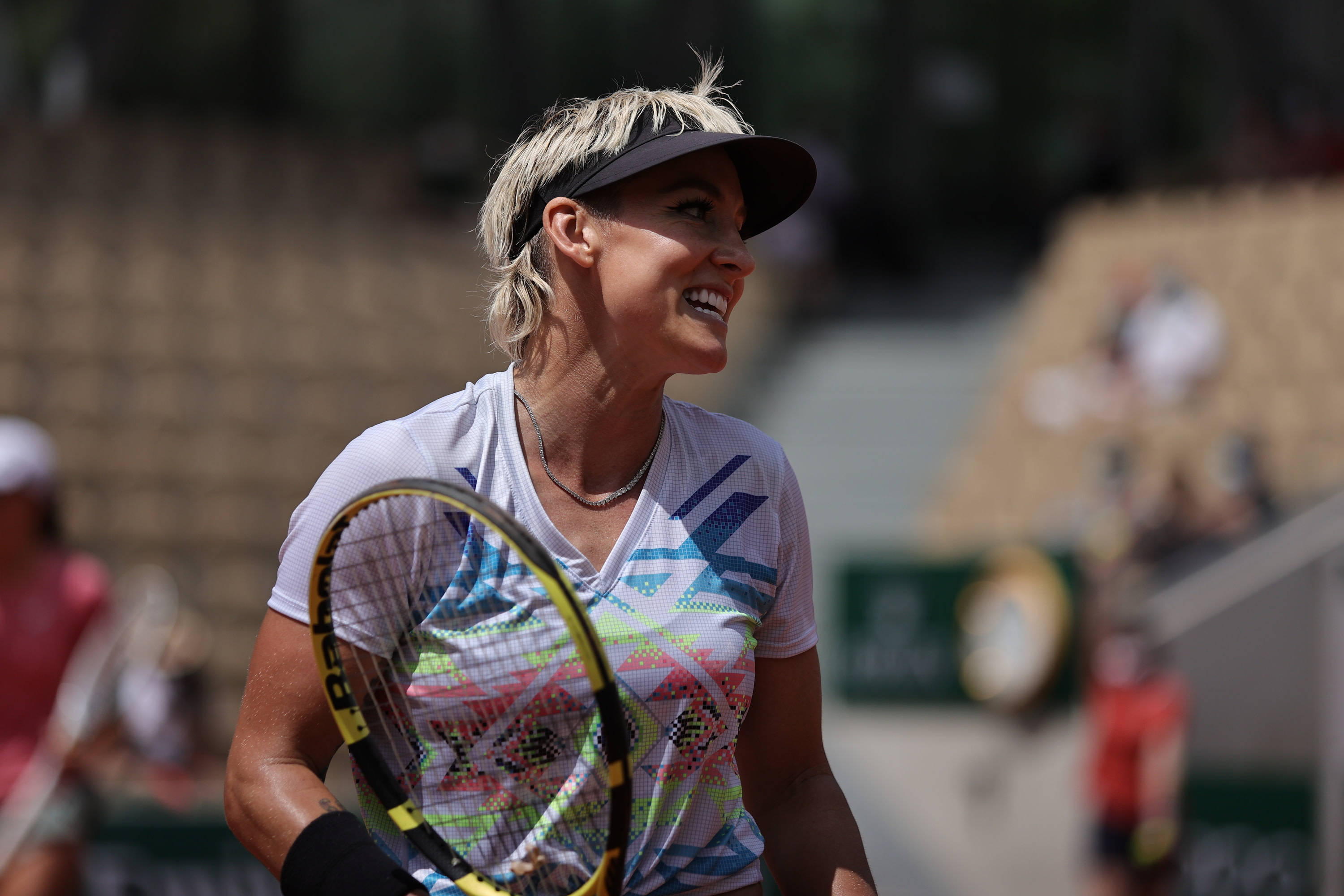 Bethanie Mattek-Sands, short blonde hair, visor, 2K Desktop Wallpaper