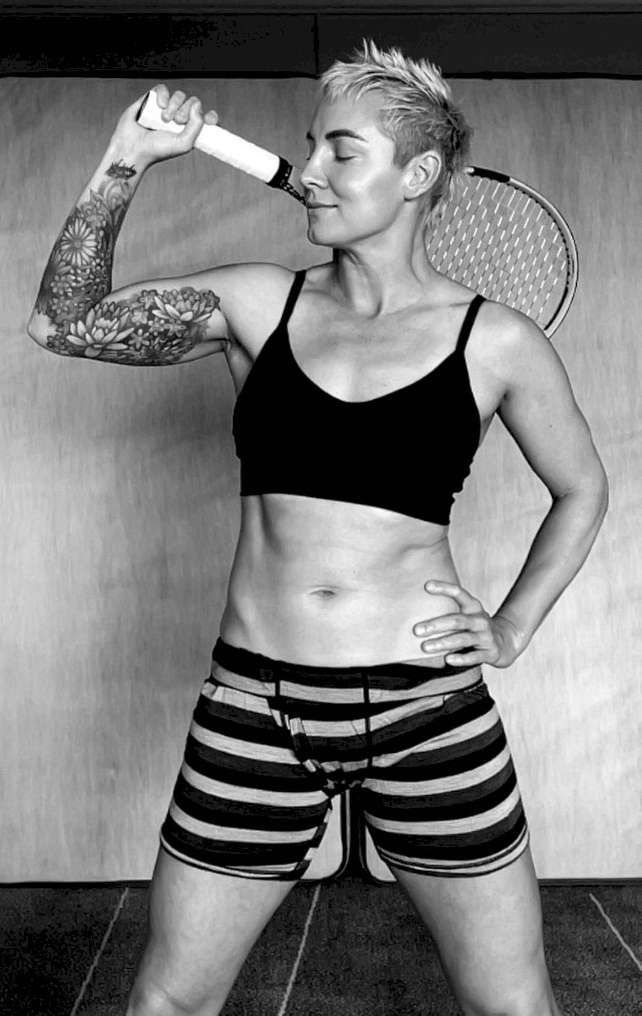 Bethanie Mattek-sands, short blonde hair, floral tattoos, Full HD Phone Wallpaper