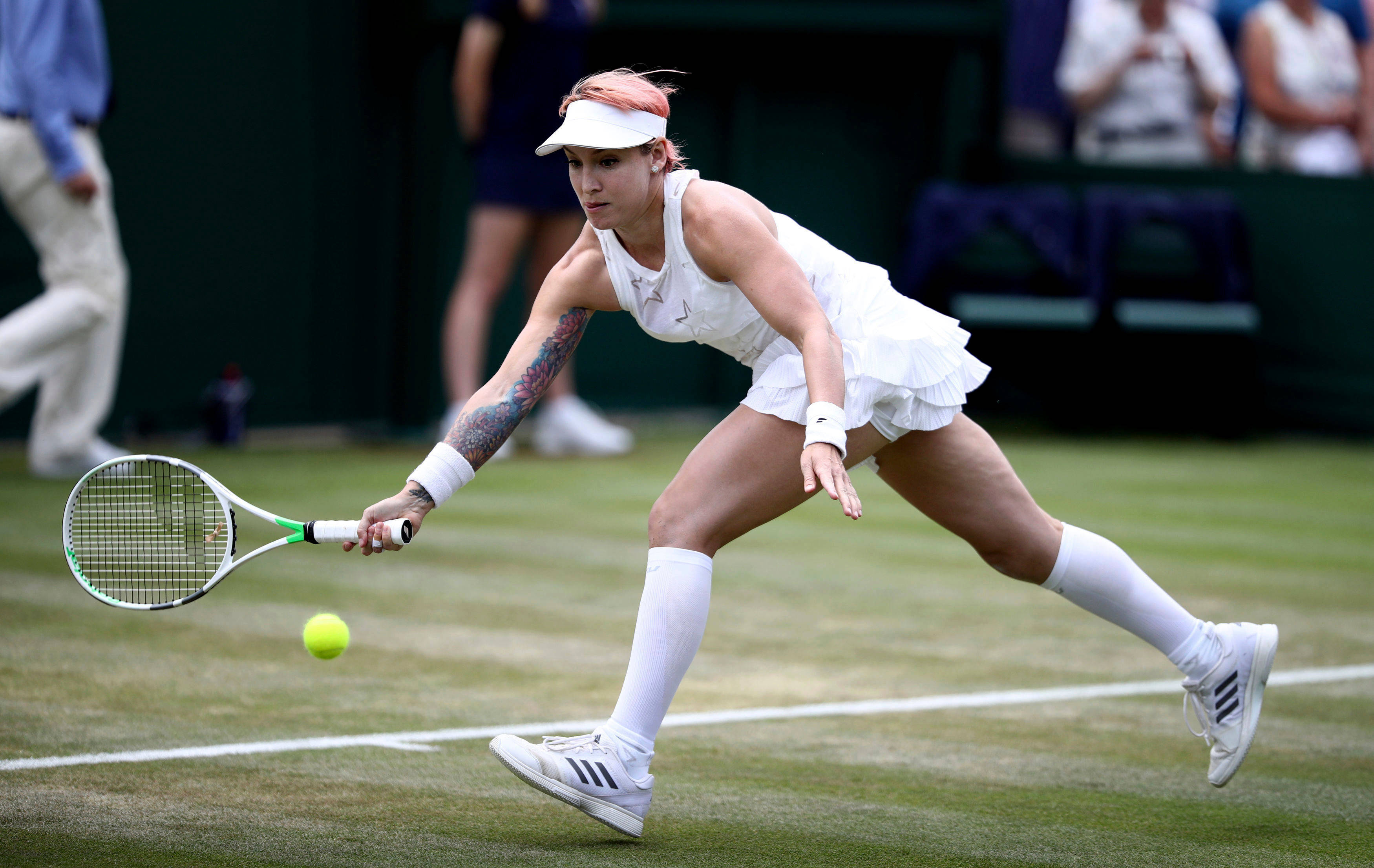 Bethanie Mattek-sands, white gear, grass court, 2K Desktop Wallpaper