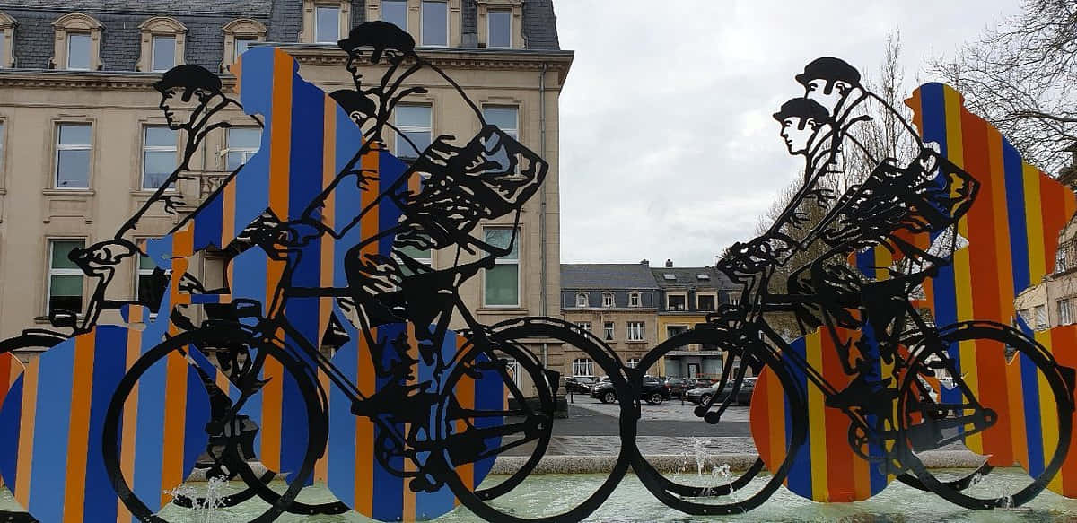 Bettembourg, cycling sculpture, vibrant blue and orange striped sculptures, SD Desktop Wallpaper