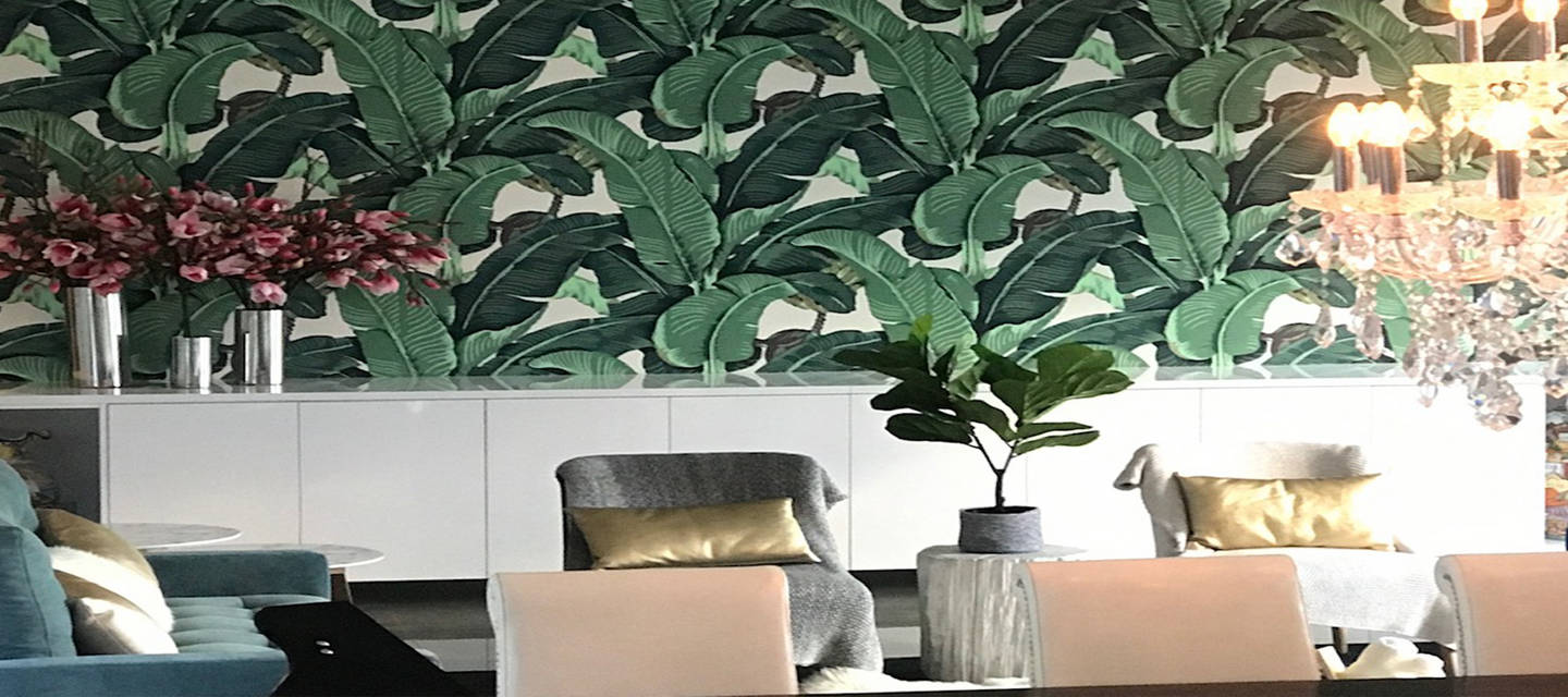 Beverly Hills Hotel, banana leaf wallpaper, elegant chandelier, HD Desktop Wallpaper