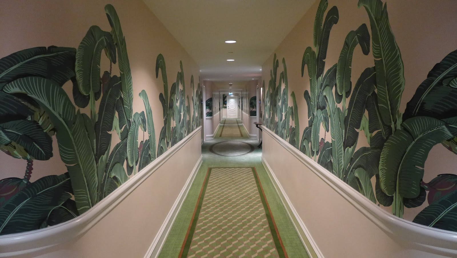 Beverly Hills Hotel, banana leaf wallpaper, patterned carpet, HD Desktop Wallpaper