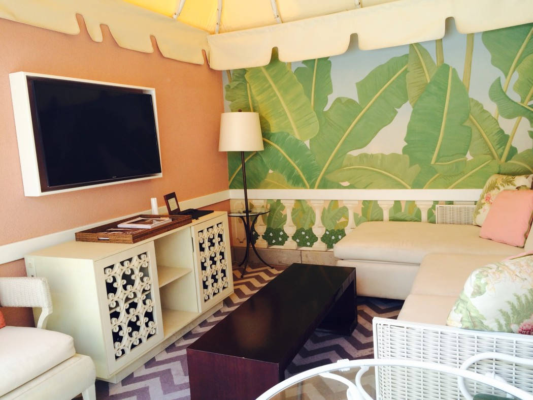 The Beverly Hills Hotel, banana leaf wallpaper, peach walls, SD Desktop Wallpaper