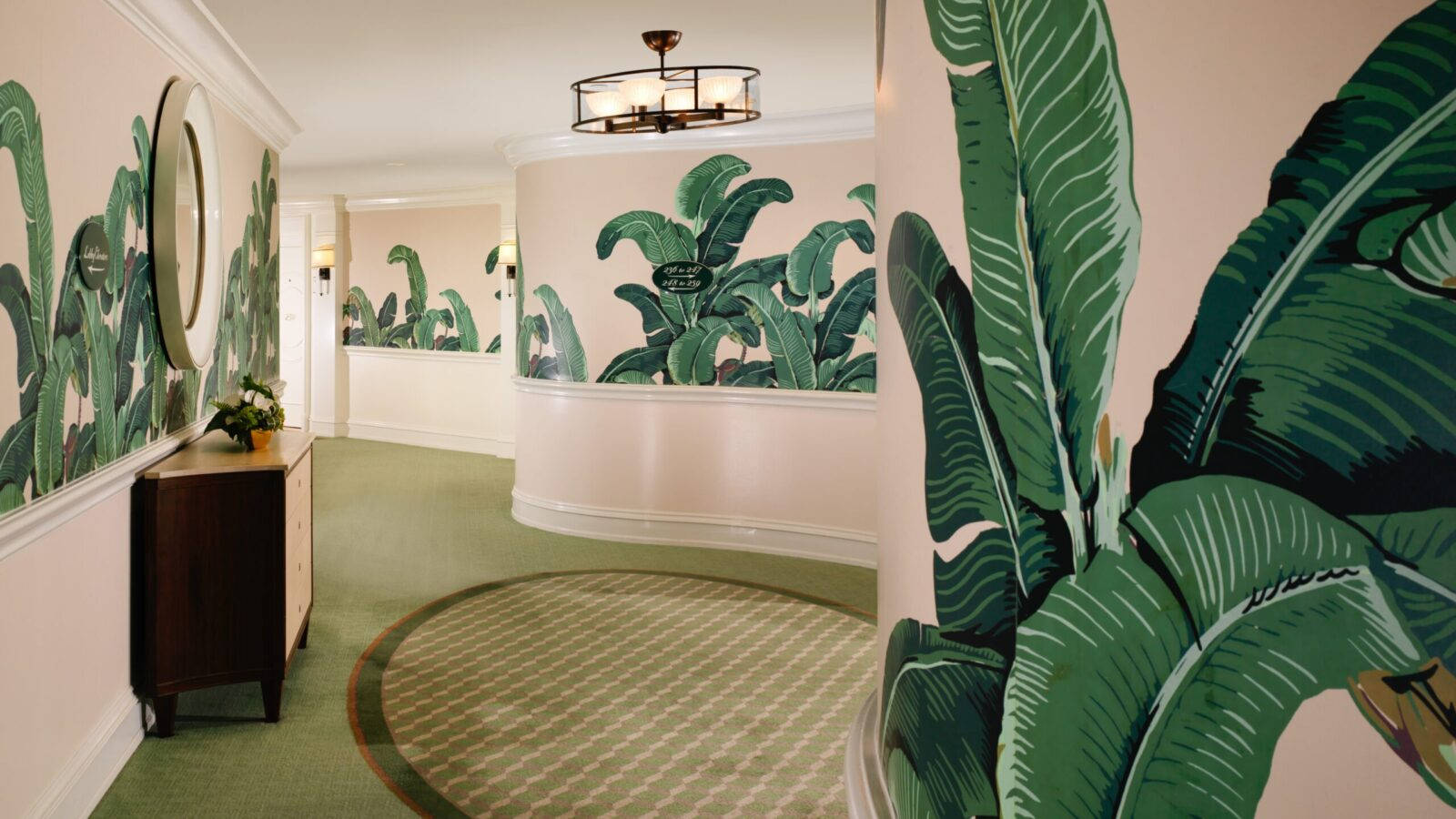 Beverly Hills Hotel, pink room, curved walls, HD Desktop Wallpaper