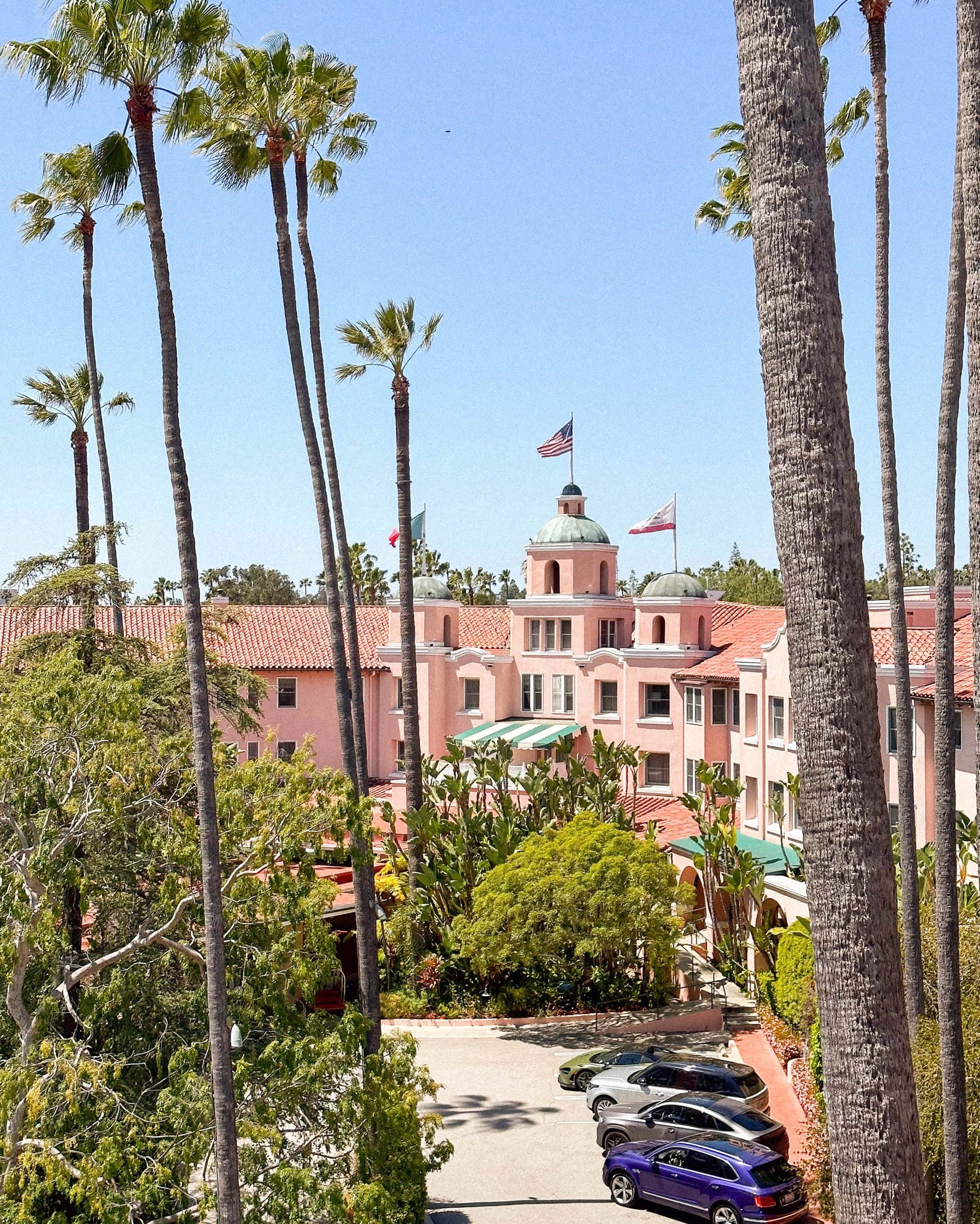 Beverly Hills, pink Spanish-style hotel, red tile roofs, Full HD Phone Wallpaper