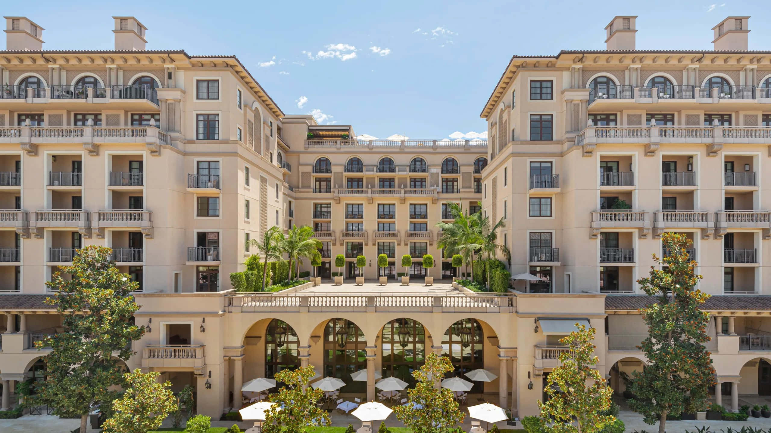 Beverly Hills, luxury hotel facade, beige resort building, 2K Desktop Wallpaper