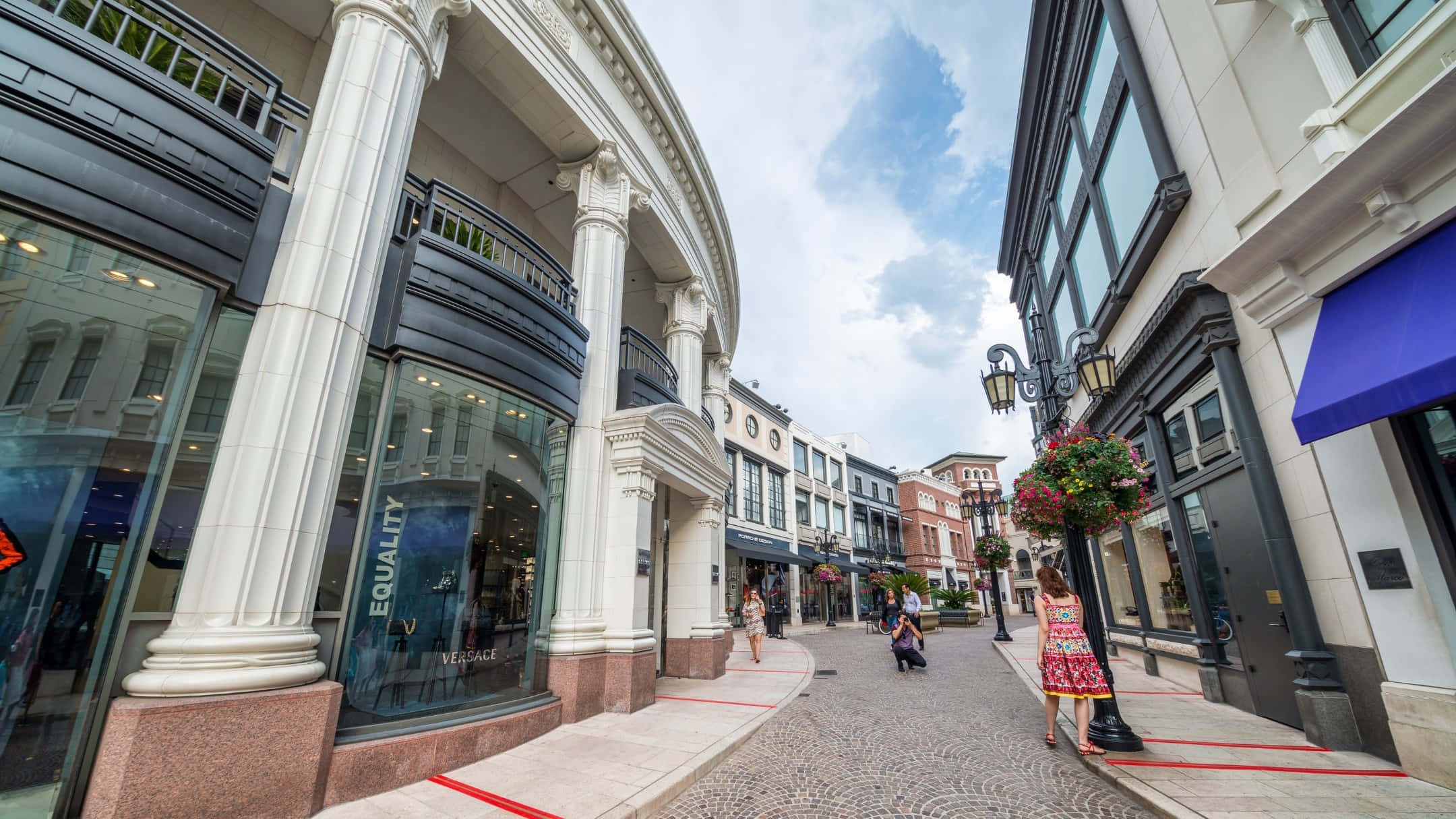 Beverly Hills, luxury shopping district, cobblestone shopping street, Full HD Desktop Wallpaper