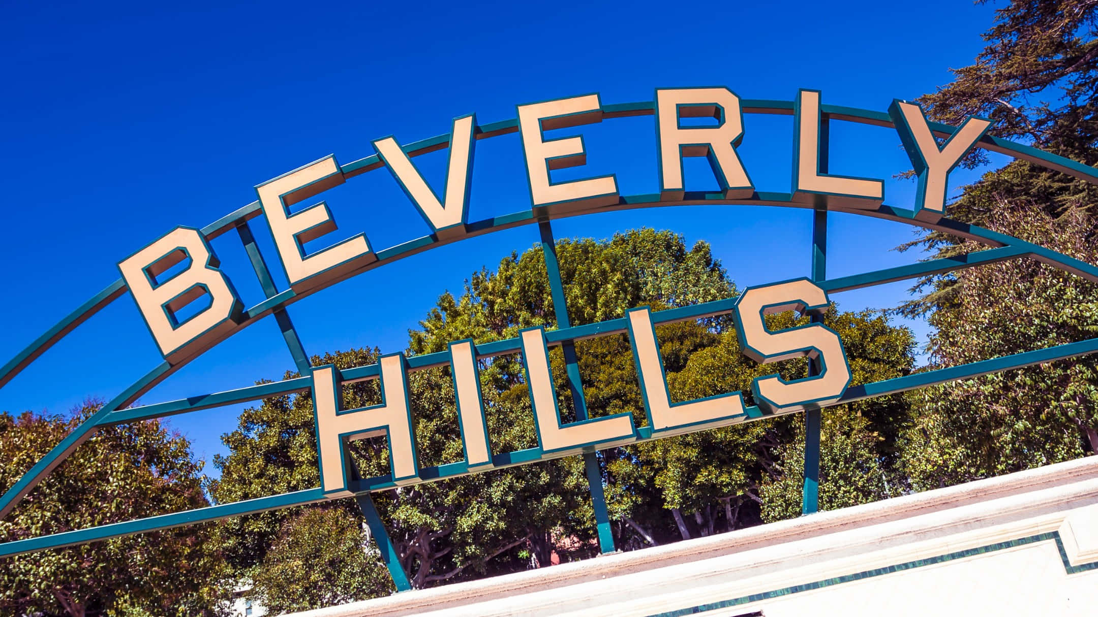 Beverly Hills sign, bright blue sky, lush green trees, Full HD Desktop Wallpaper