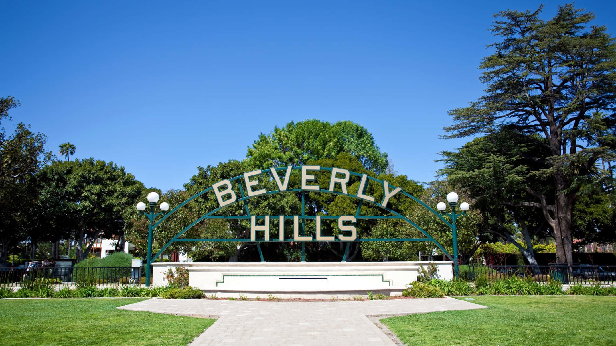 Beverly Hills sign, clear blue sky, lush green trees, Full HD Desktop Wallpaper