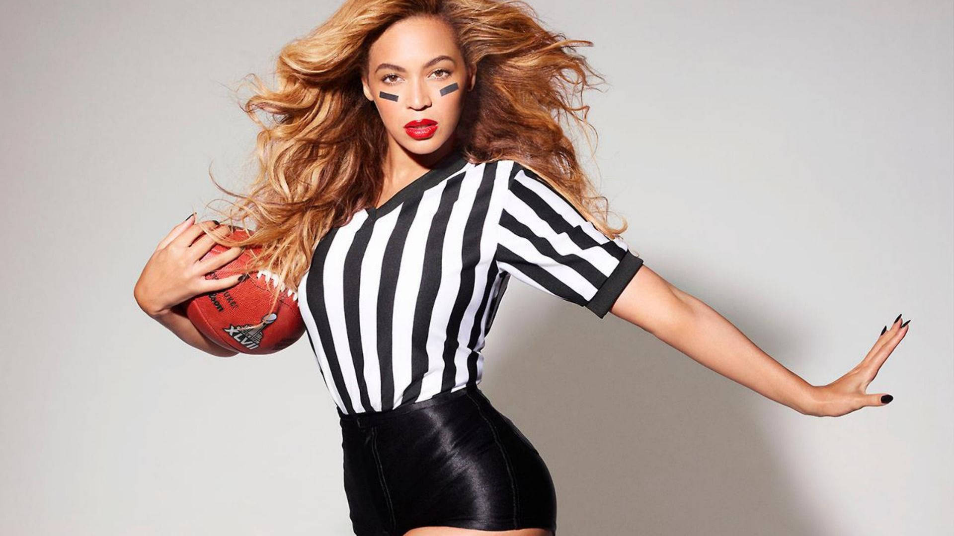 Beyonce, American Football outfit, black and white striped referee shirt, Full HD Desktop Wallpaper