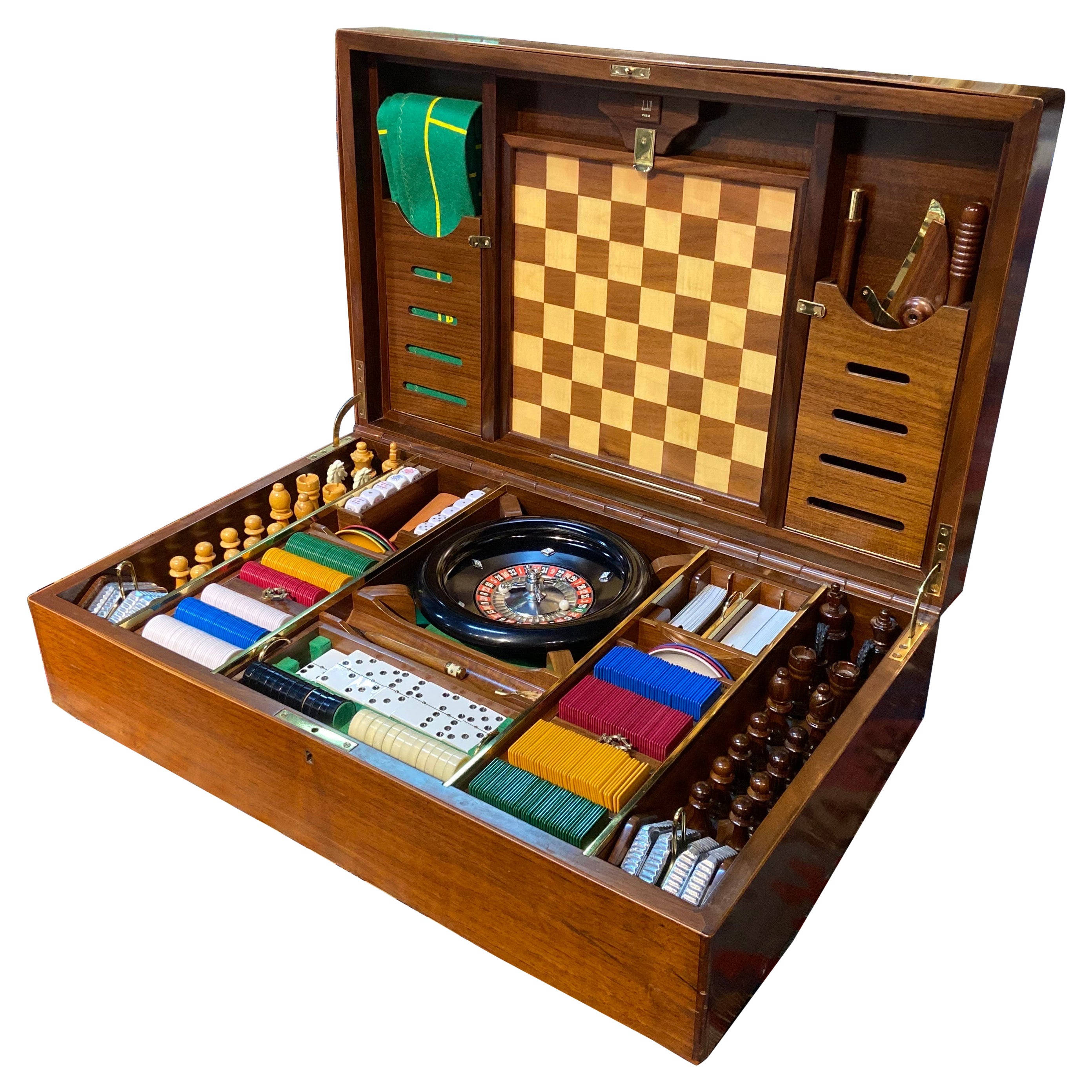 Bezique, brown wooden box, chess set, 2K Desktop Wallpaper