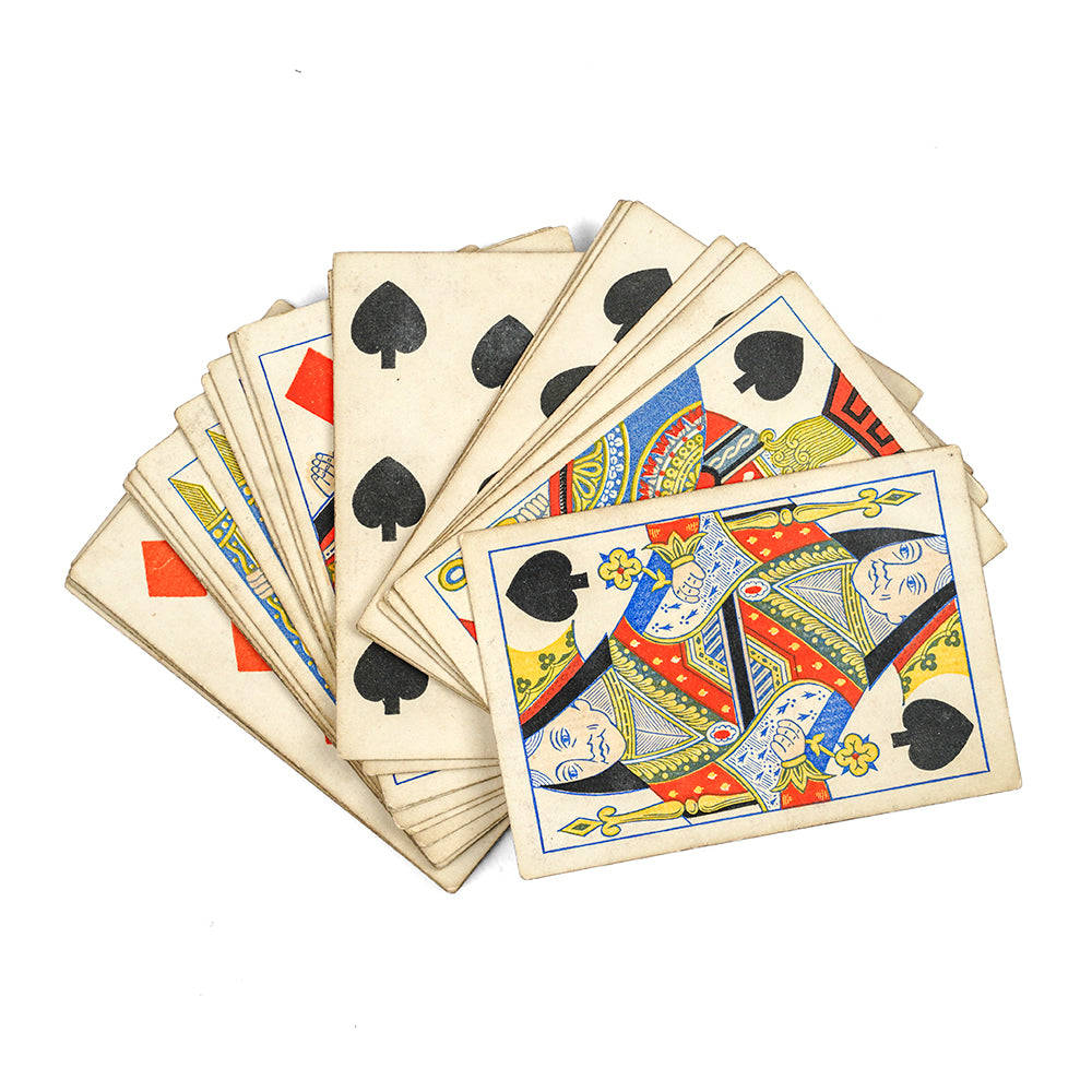 Bezique, vintage playing cards, ornate royal figures, SD Desktop Wallpaper