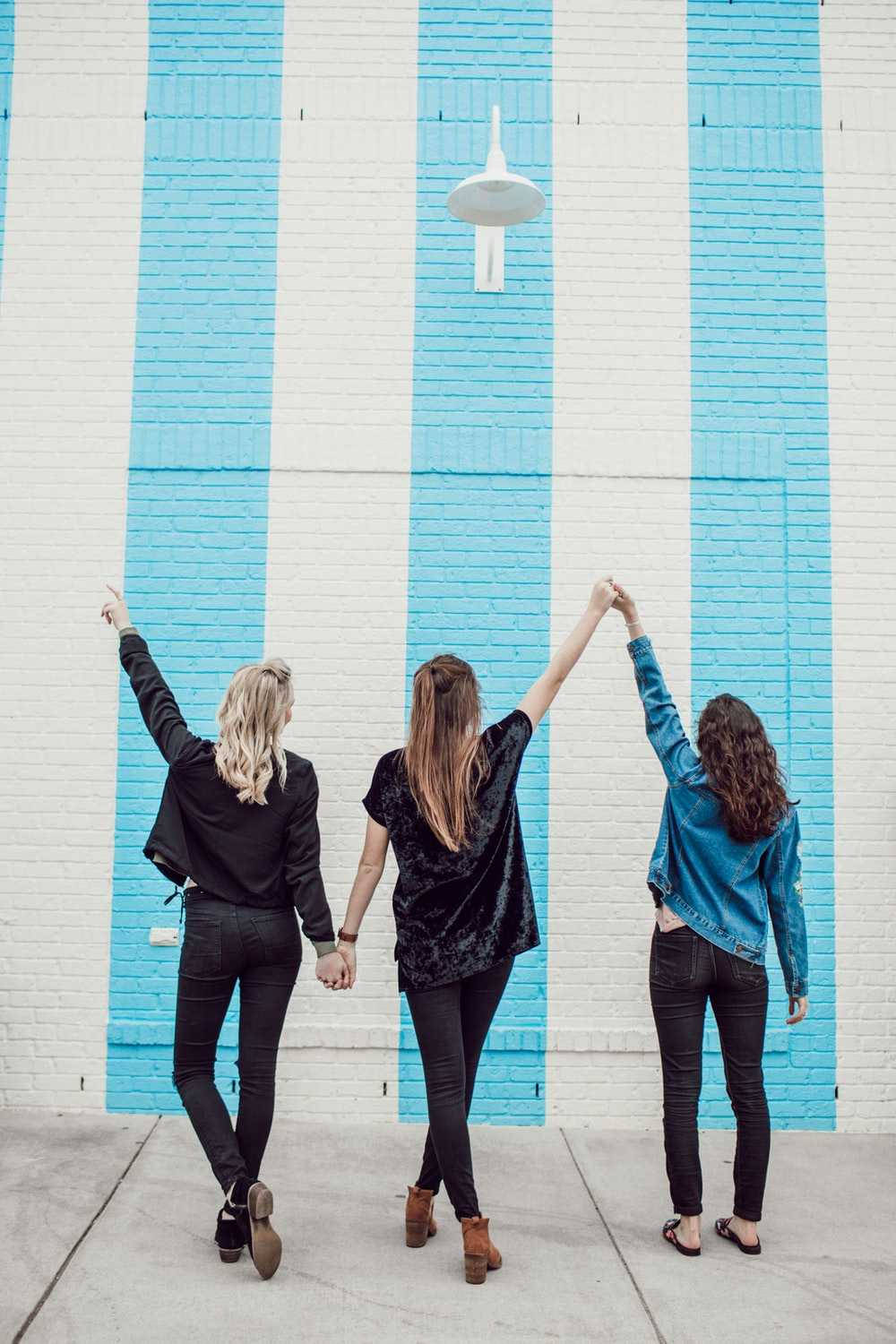 BFF, streetlamp, blue and white striped brick wall, HD Phone Wallpaper