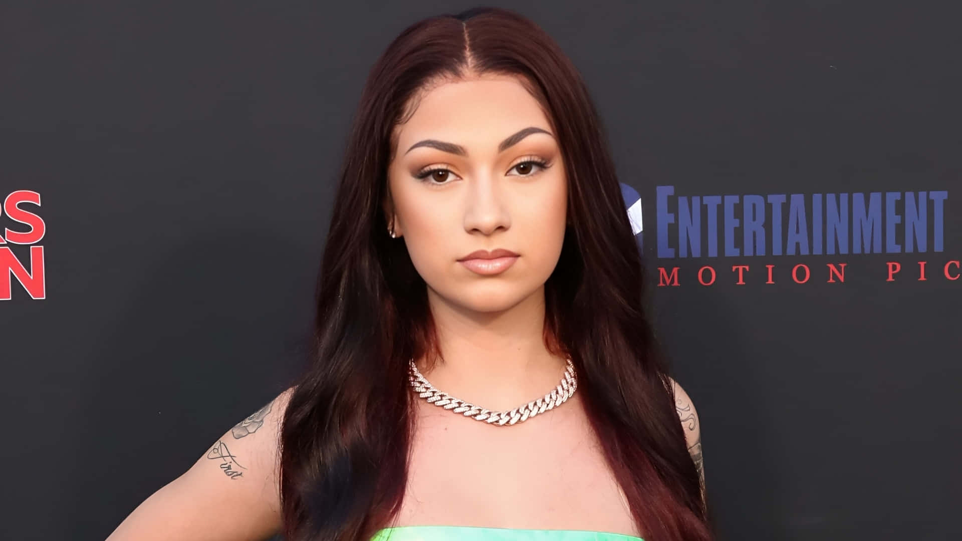 Bhad Bhabie, green dress, silver chain necklace, Full HD Desktop Wallpaper