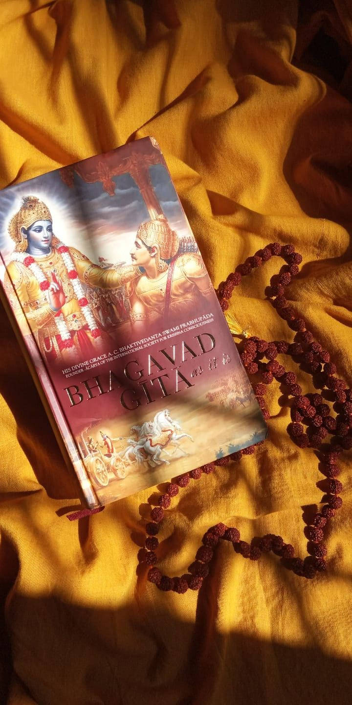 Bhagavad Gita, yellow cloth, golden fabric, HD Phone Wallpaper