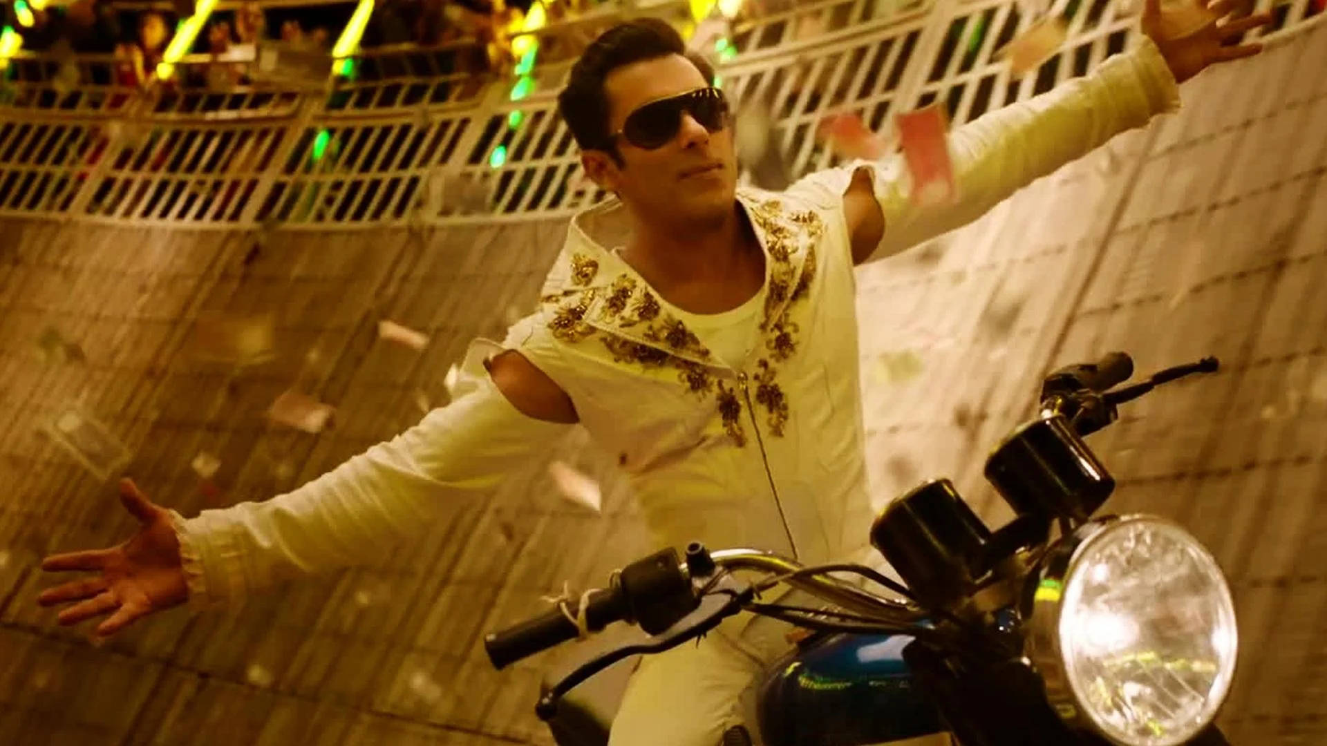 Bharat, motorcycle show, white embroidered jacket, Full HD Desktop Wallpaper